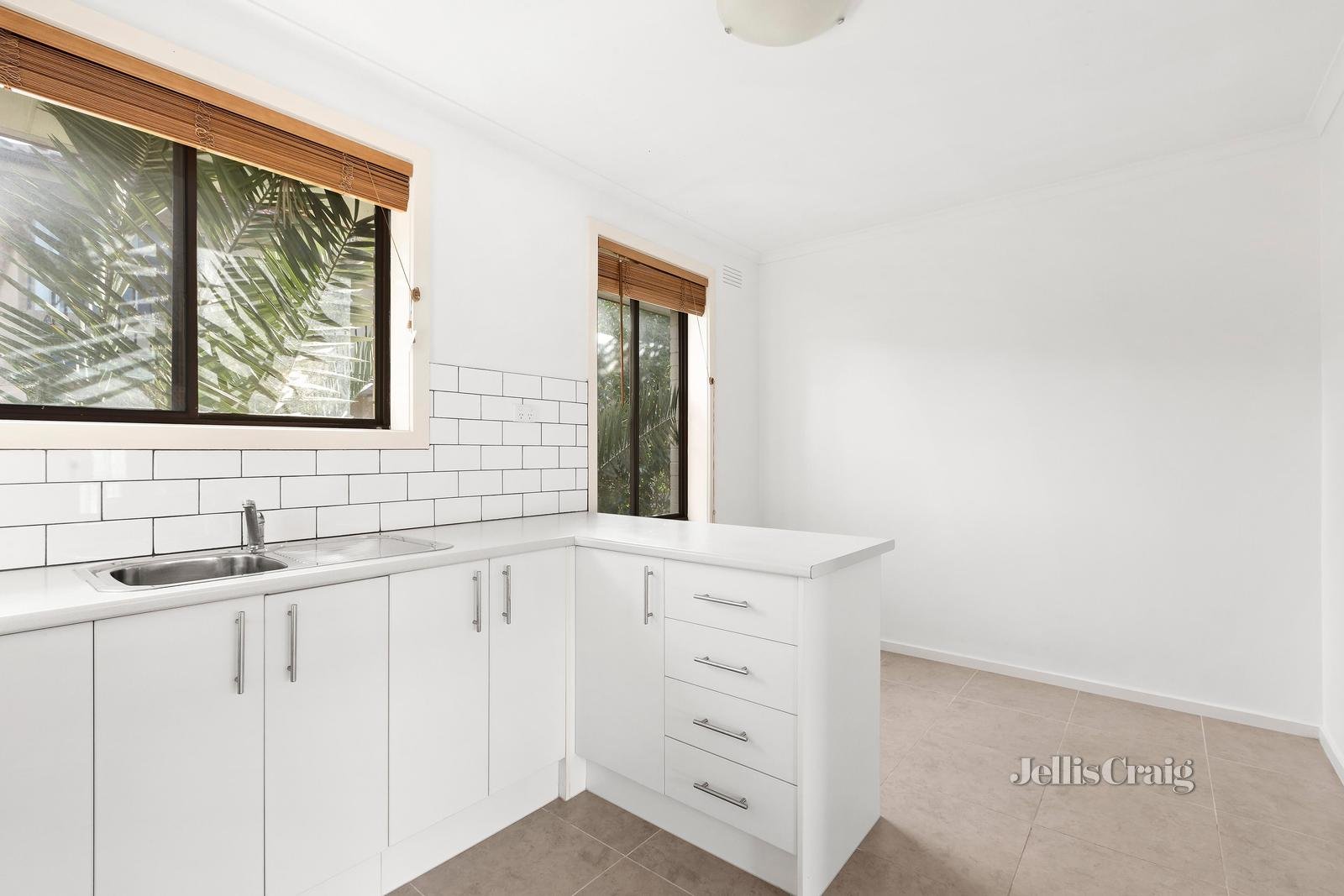 10/707 Barkly Street, West Footscray image 3