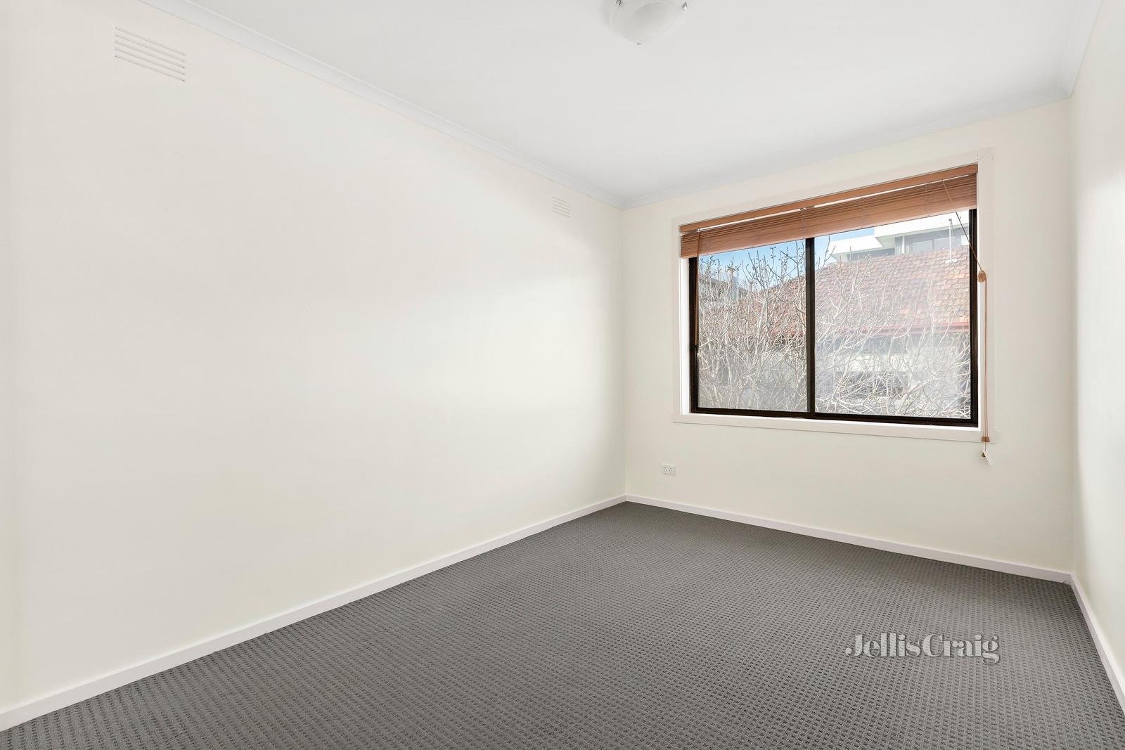 10/707 Barkly Street, West Footscray image 7