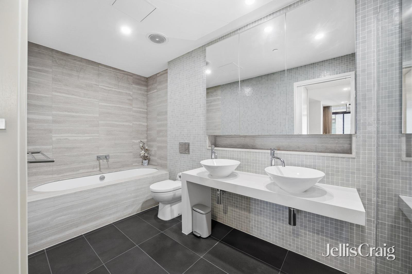 107/18 Wendouree Parade, Lake&nbsp;Wendouree image 5