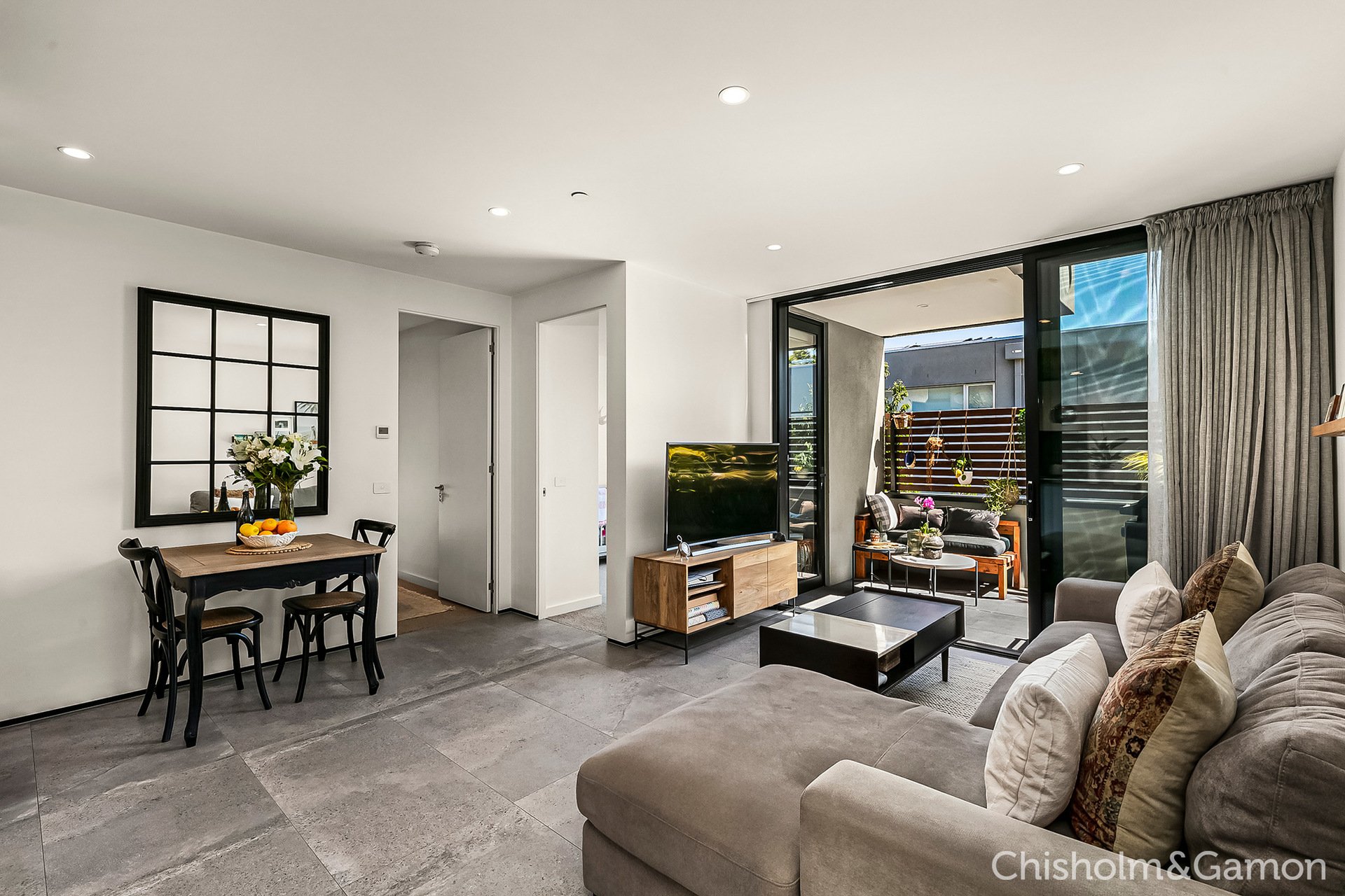 107/29 Foam Street, Elwood image 2