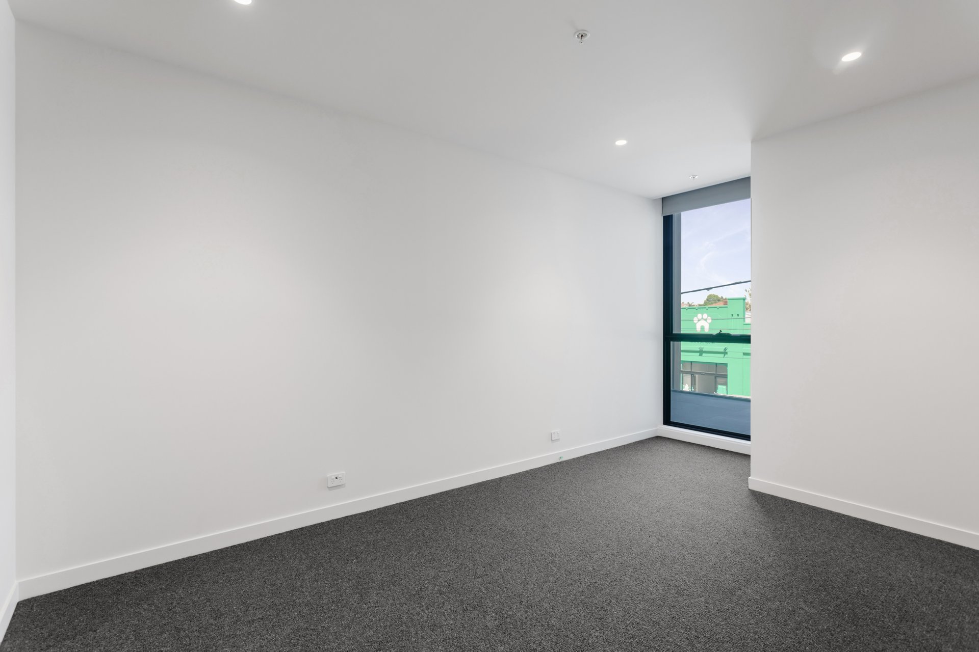 Property Gallery Thumbnail 6