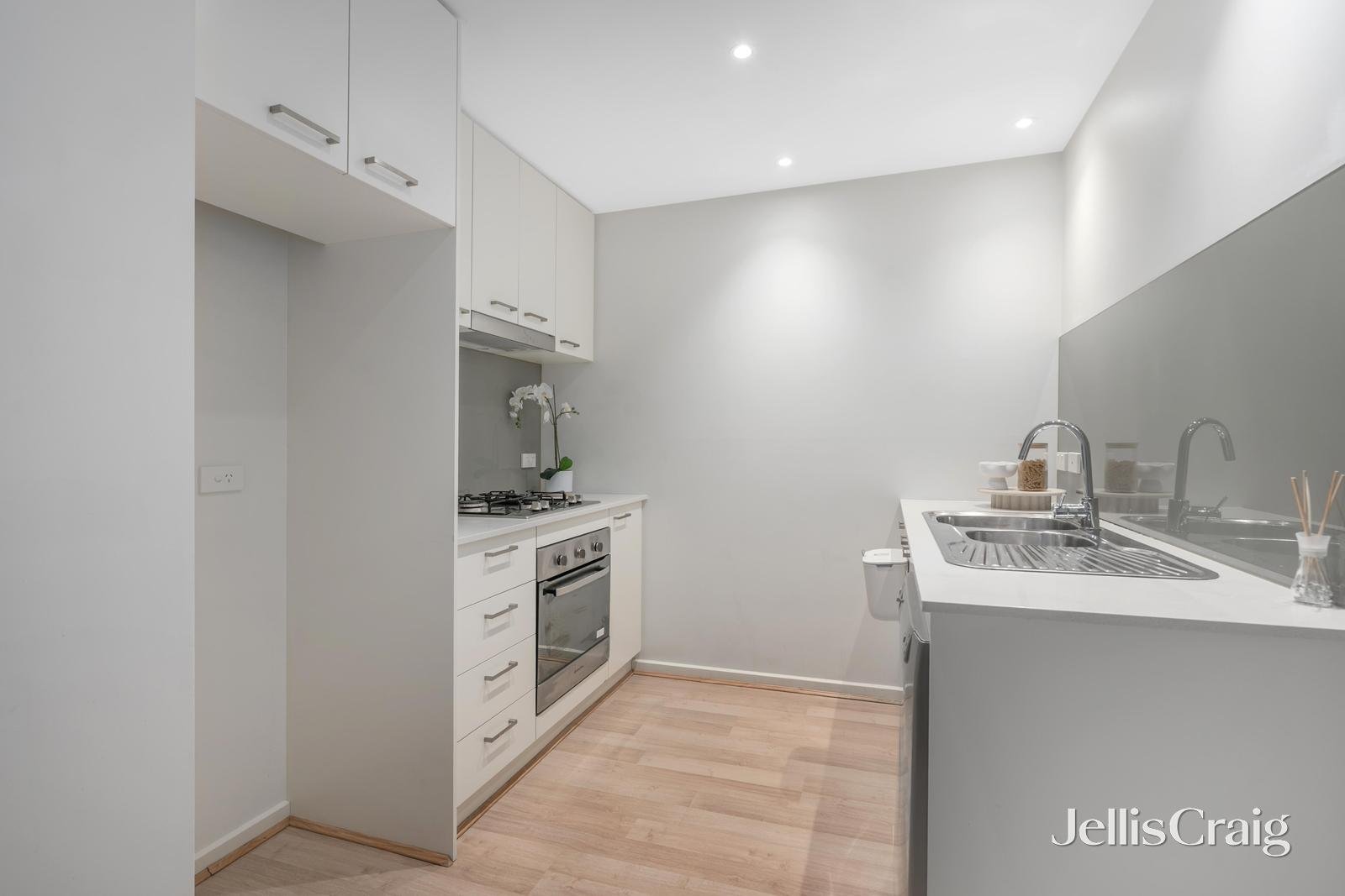 107/300 Middleborough Road, Blackburn image 4