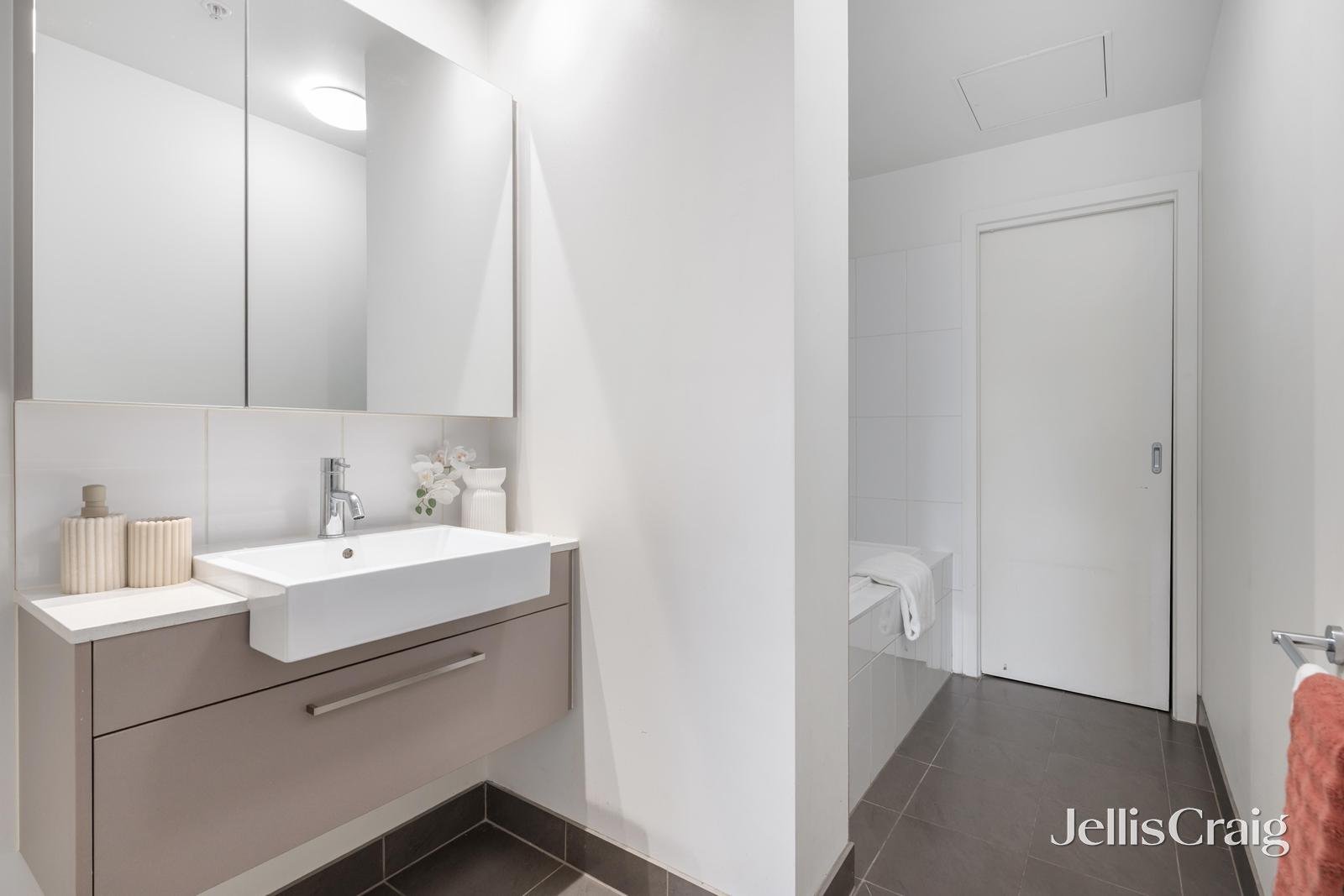 107/300 Middleborough Road, Blackburn image 6