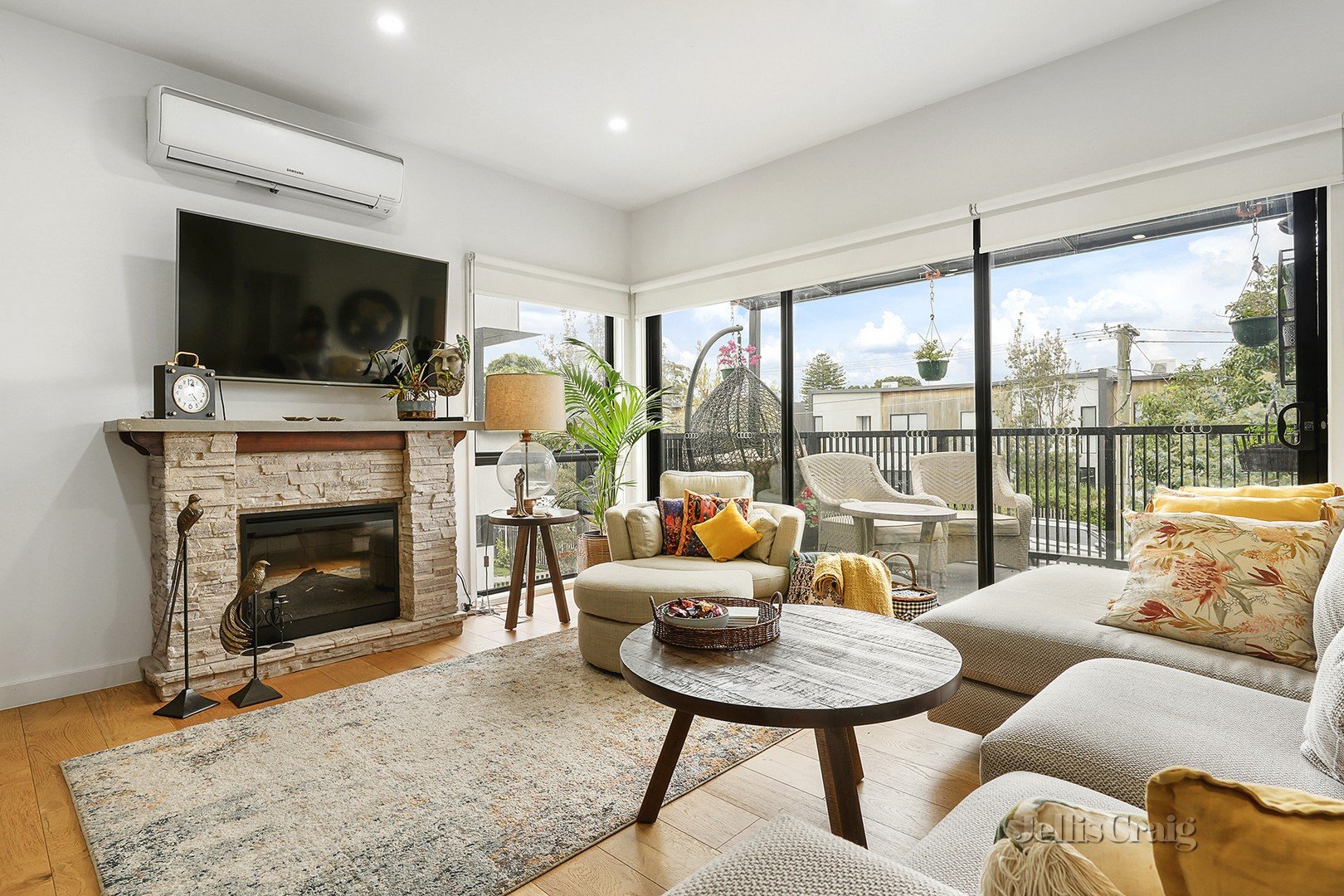 10/8 Salmon Street, Mentone image 2