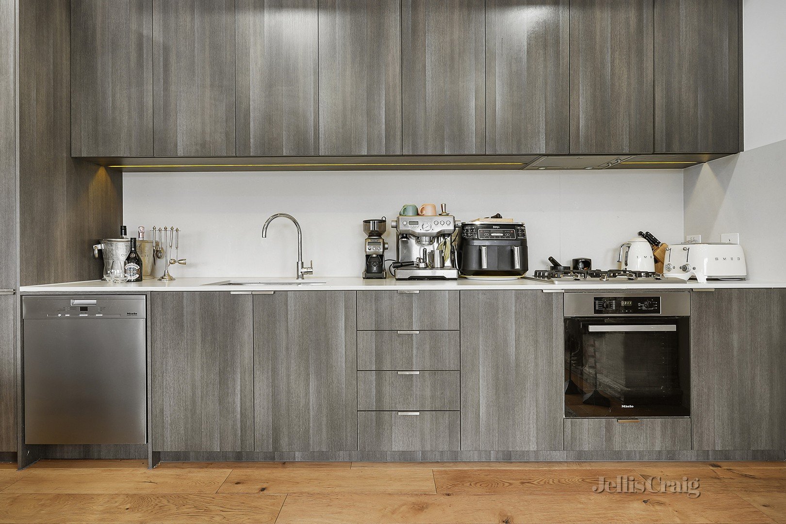 10/8 Salmon Street, Mentone image 3
