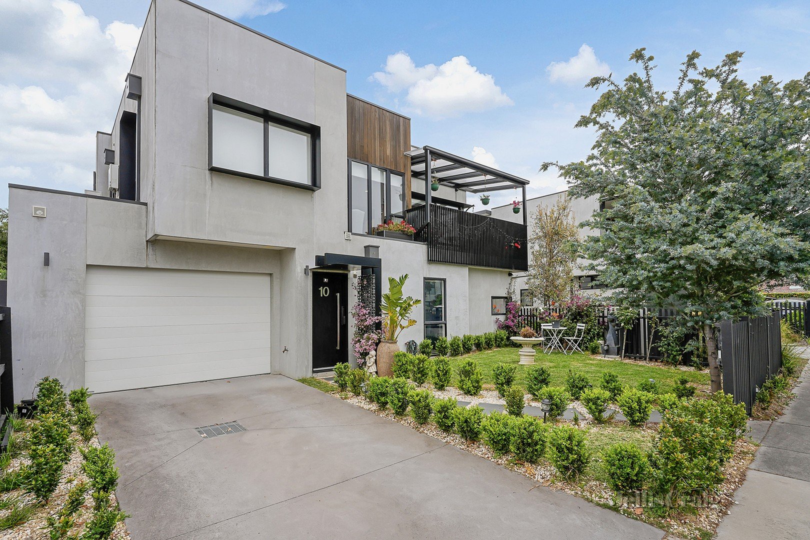 10/8 Salmon Street, Mentone image 1