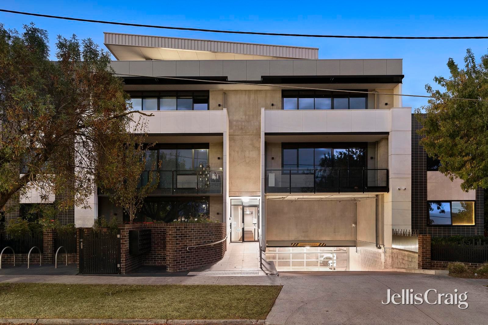 10/82 Bulla Road, Strathmore image 1