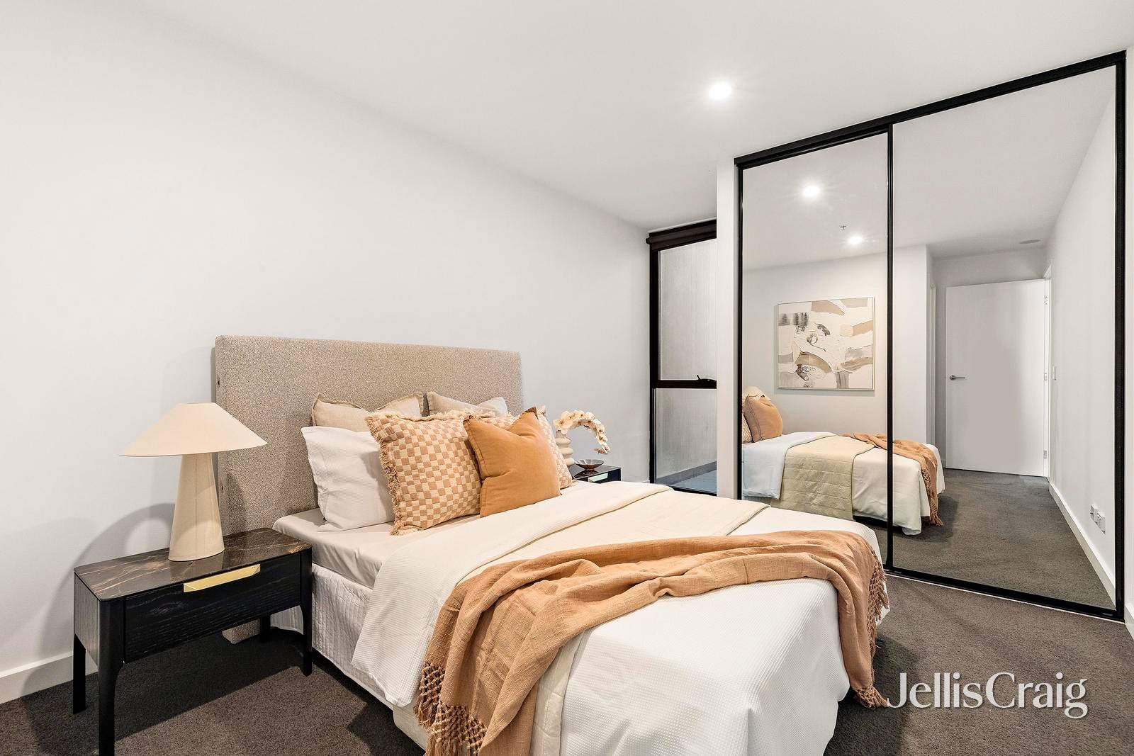 10/82 Bulla Road, Strathmore image 5