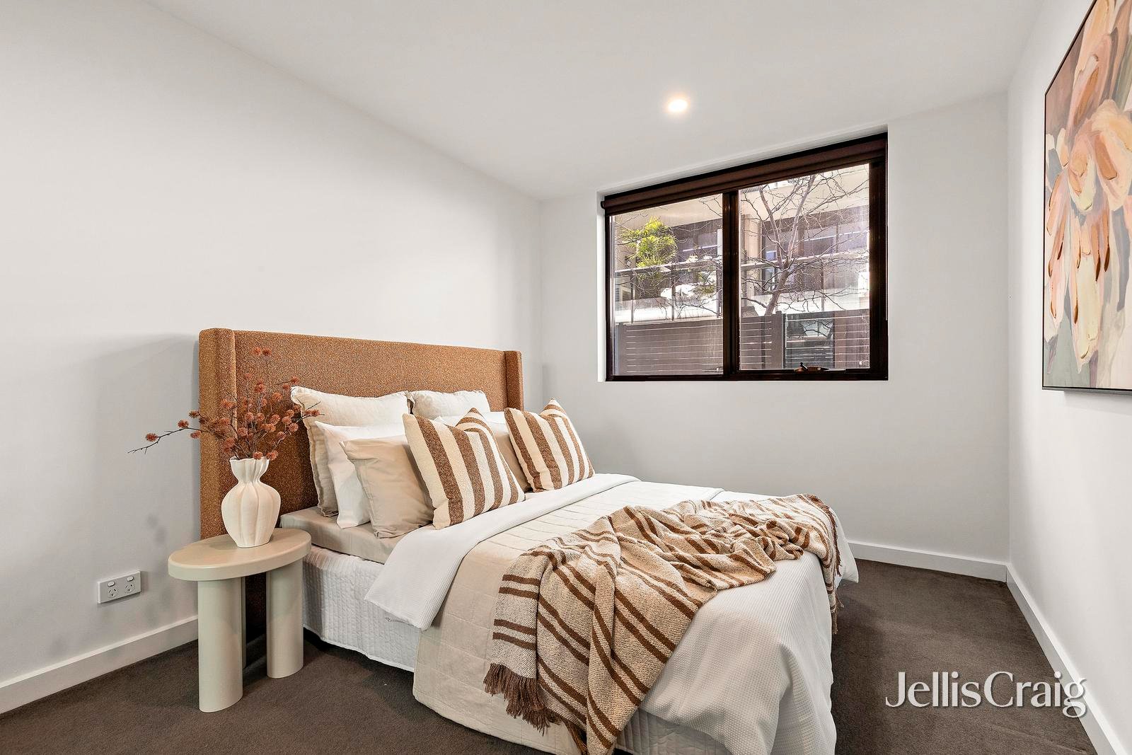 10/82 Bulla Road, Strathmore image 6