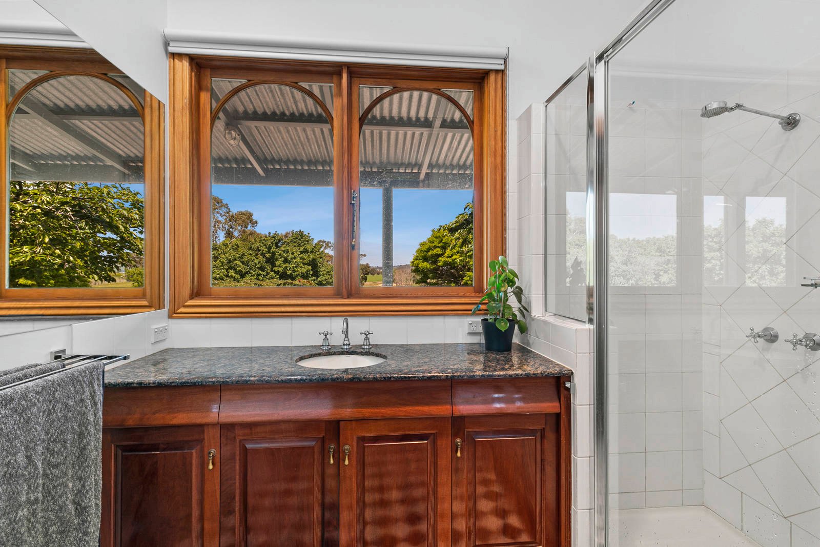 Property Gallery Thumbnail 9