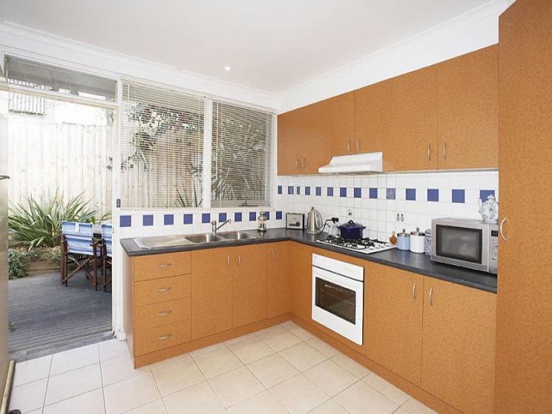 10/82 Victoria Crescent, Mont Albert image 3