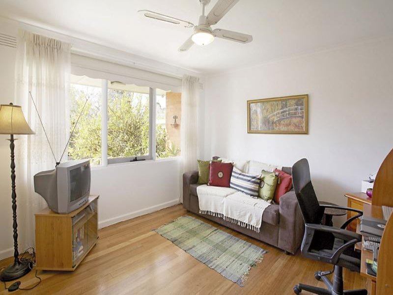 10/82 Victoria Crescent, Mont Albert image 4