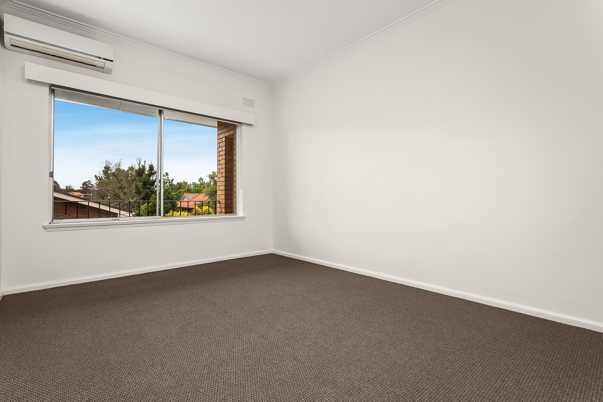 Property Gallery Thumbnail 3