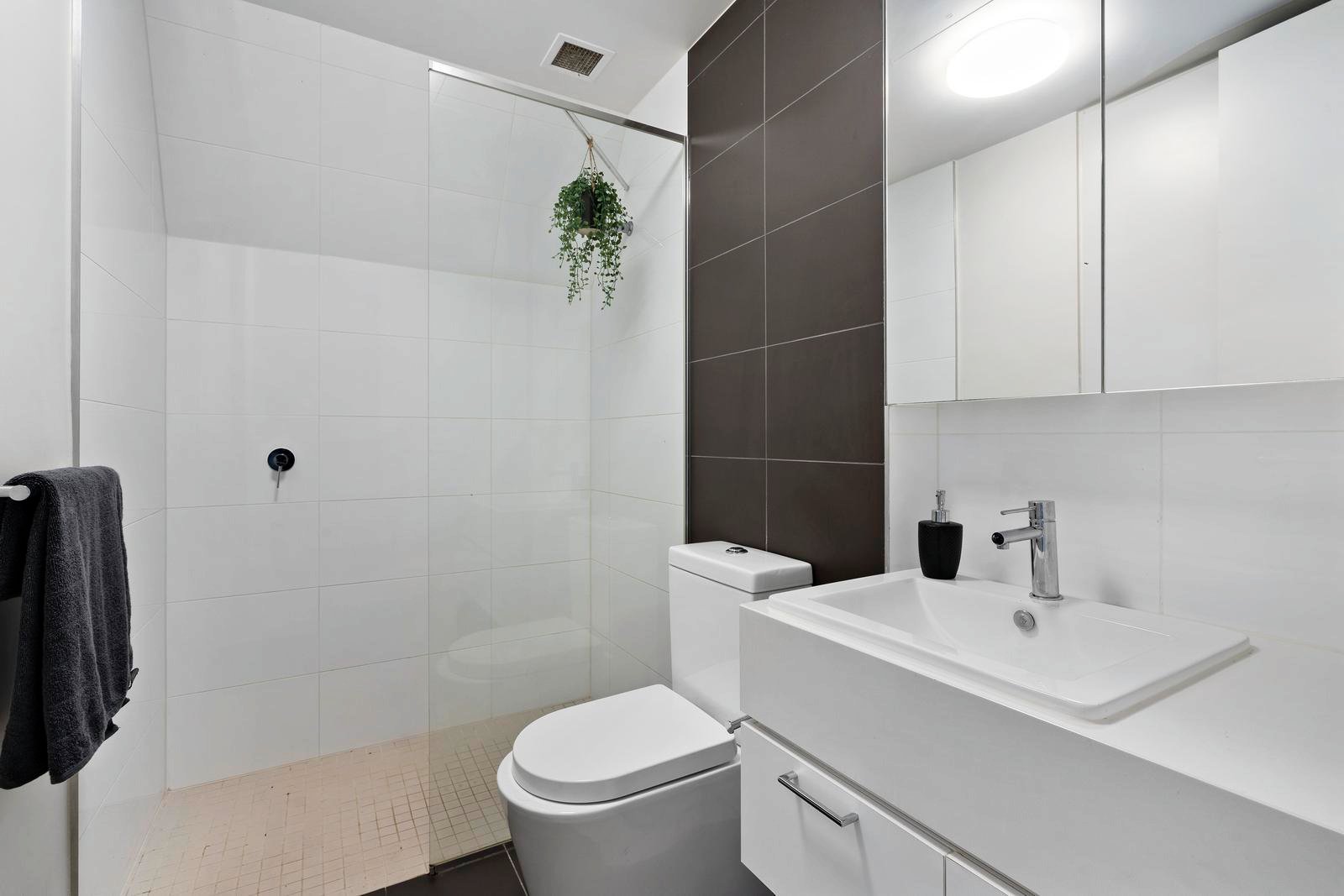 Property Gallery Thumbnail 5