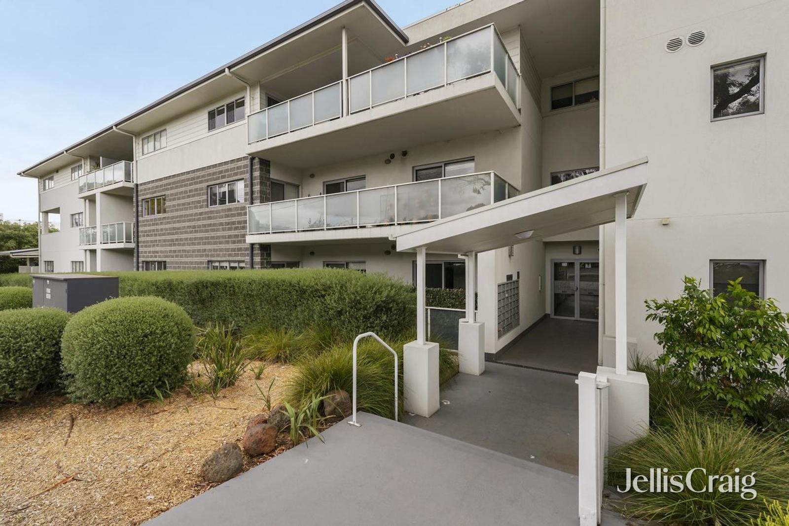 10/881 Doncaster Road, Doncaster East image 1