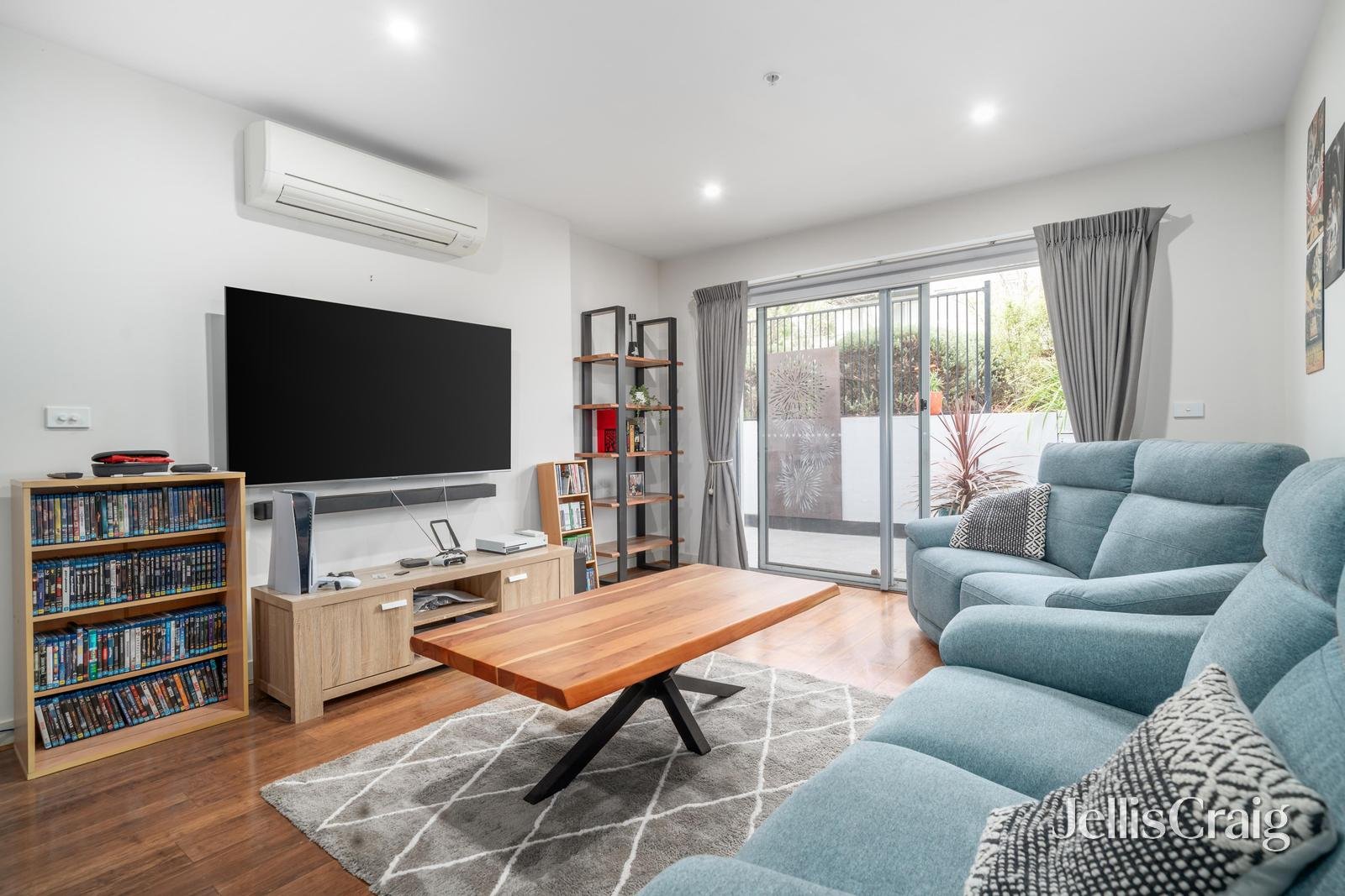 10/881 Doncaster Road, Doncaster East image 2