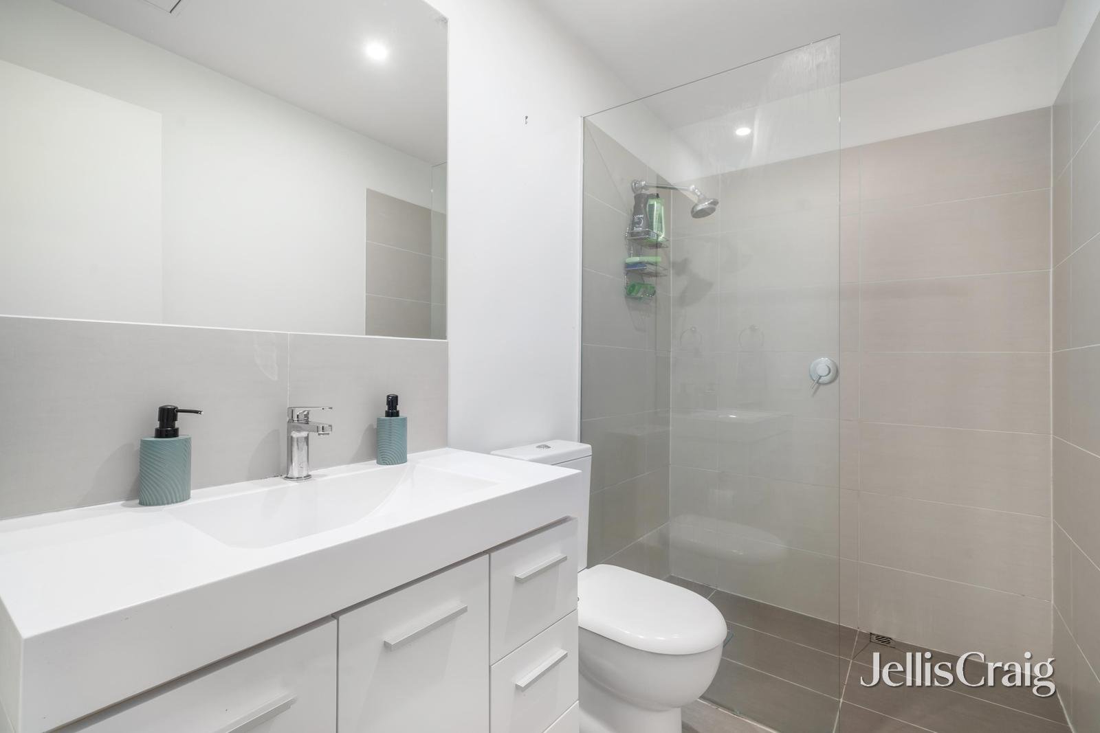10/881 Doncaster Road, Doncaster East image 5