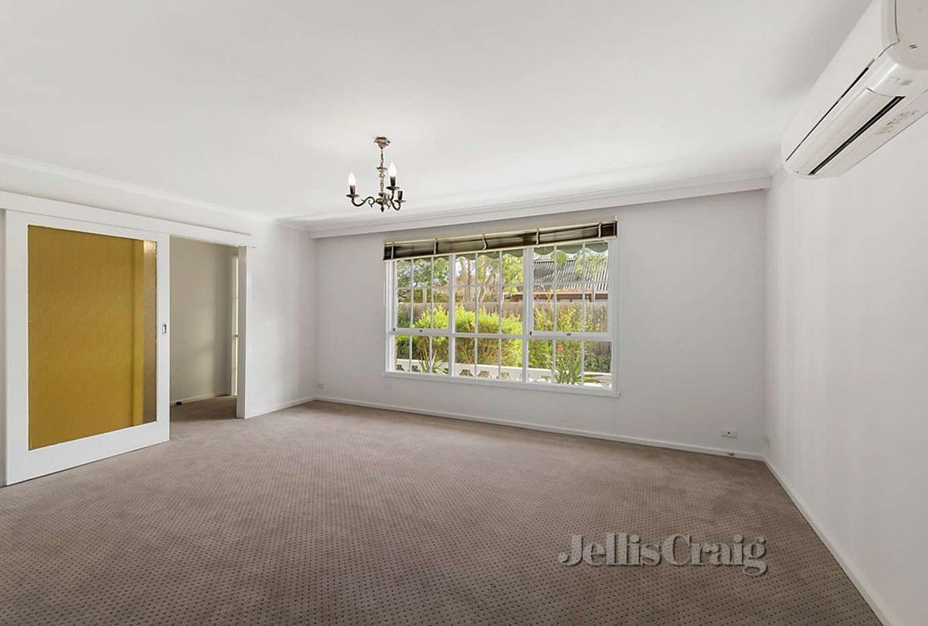 10/9 Coorigil Road, Carnegie image 2