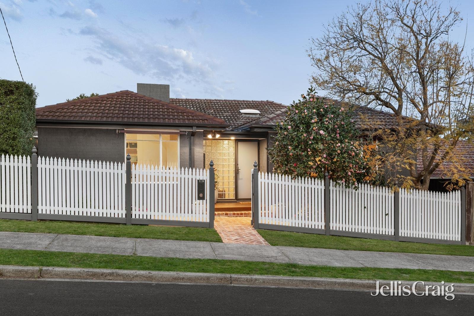 109 Nell Street, Greensborough image 1