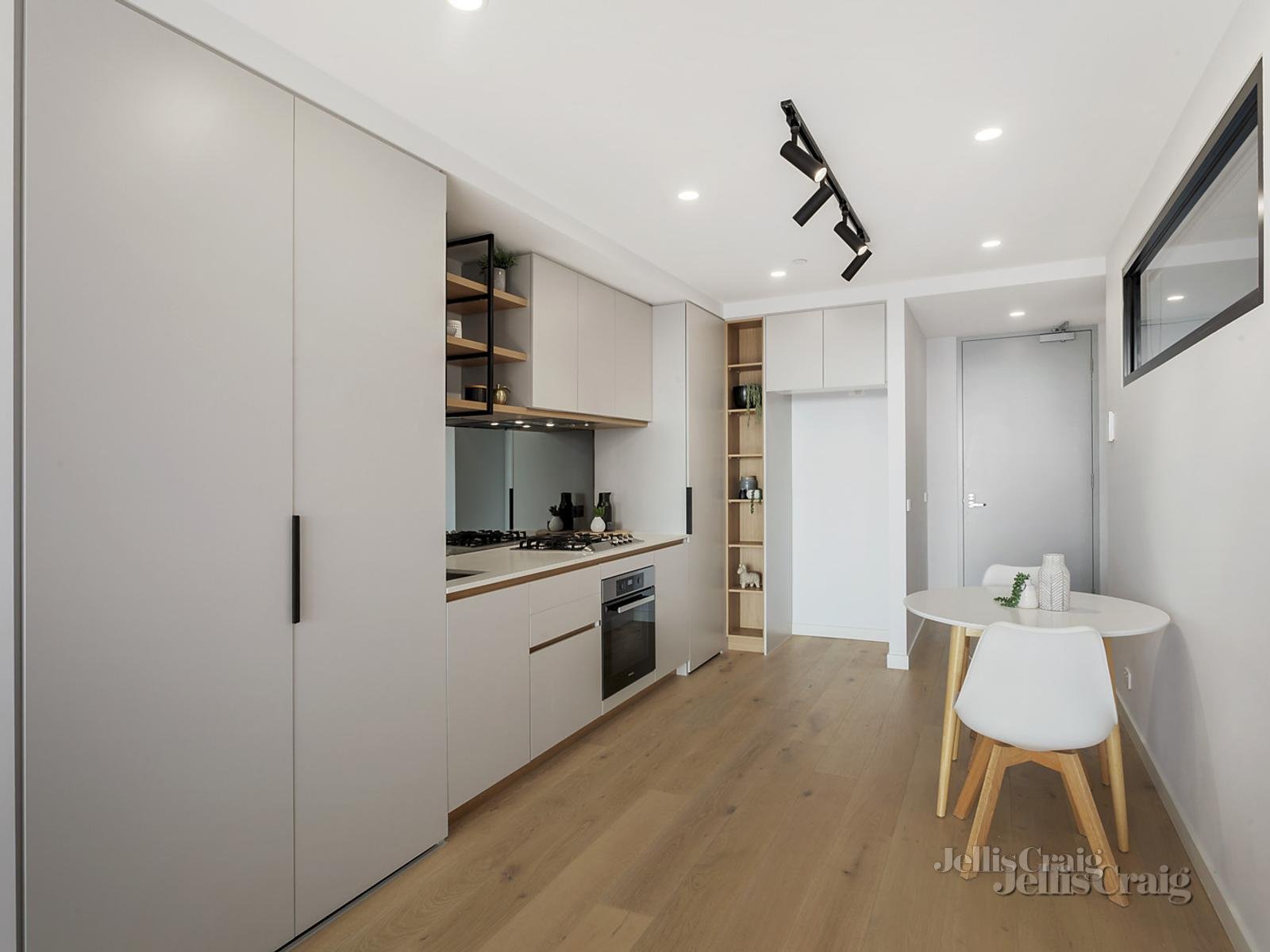 109/1 Red Hill Terrace, Doncaster East image 2