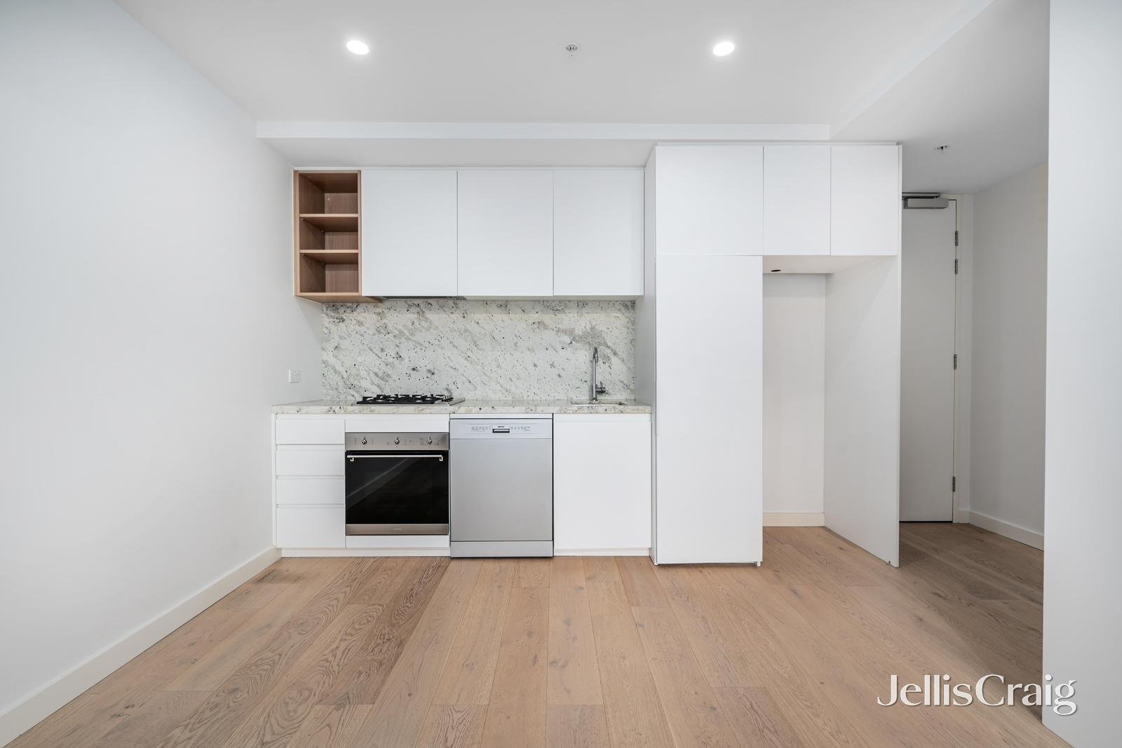 109/12 Queen Street, Blackburn image 3