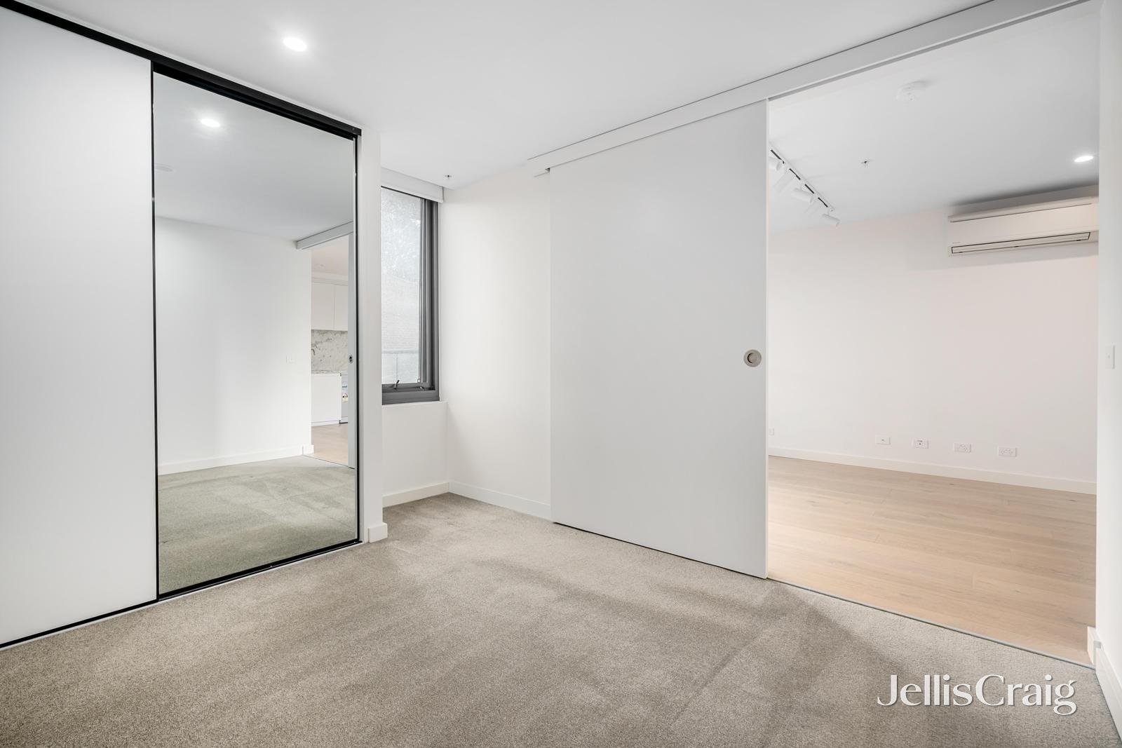 109/12 Queen Street, Blackburn image 4