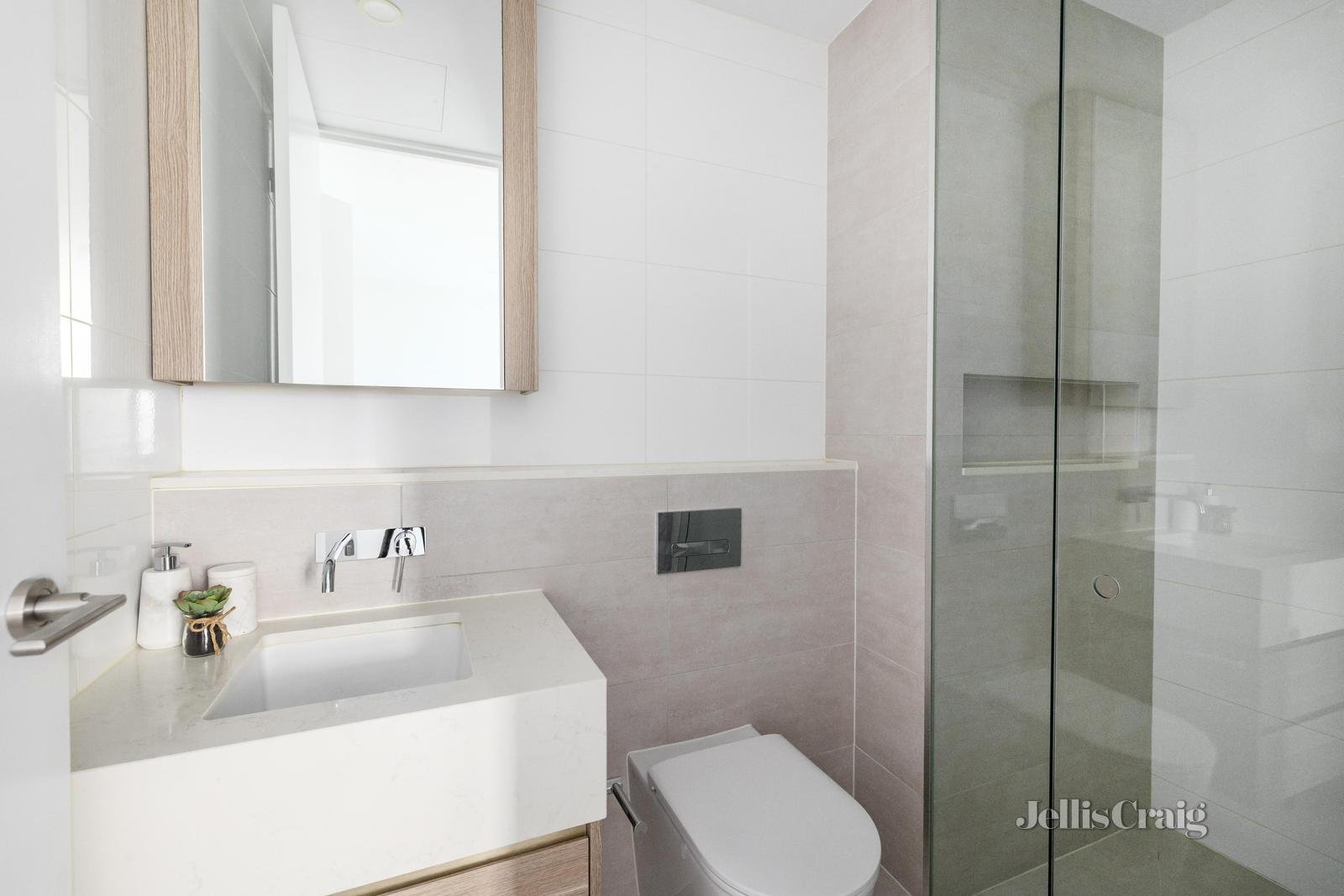 109/1639 Malvern Road, Glen Iris image 8