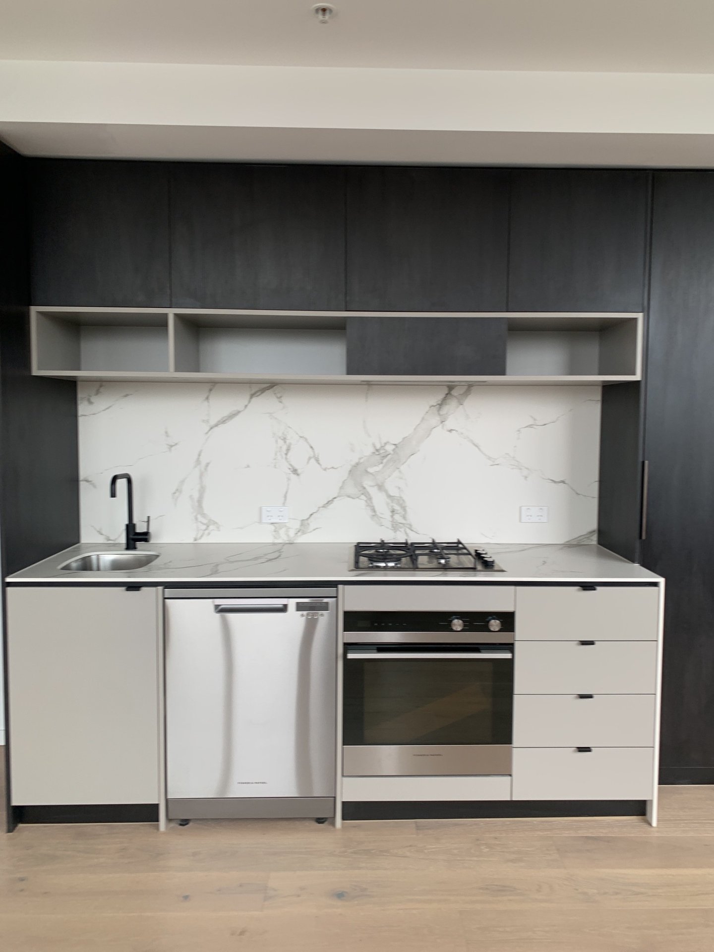 109/202 Surrey Road, Blackburn image 4