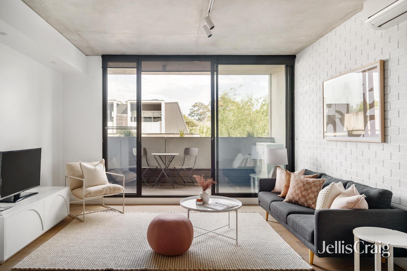 109/8 Luton Lane, Hawthorn image 1