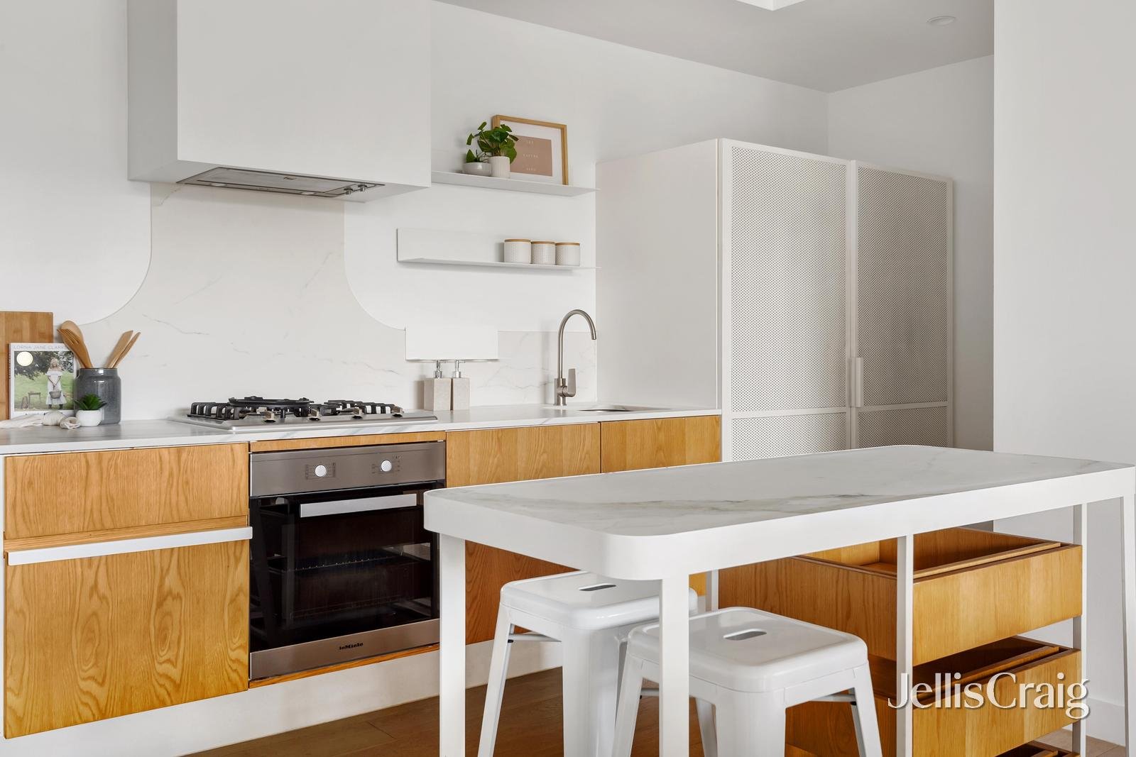 109/8 Luton Lane, Hawthorn image 3