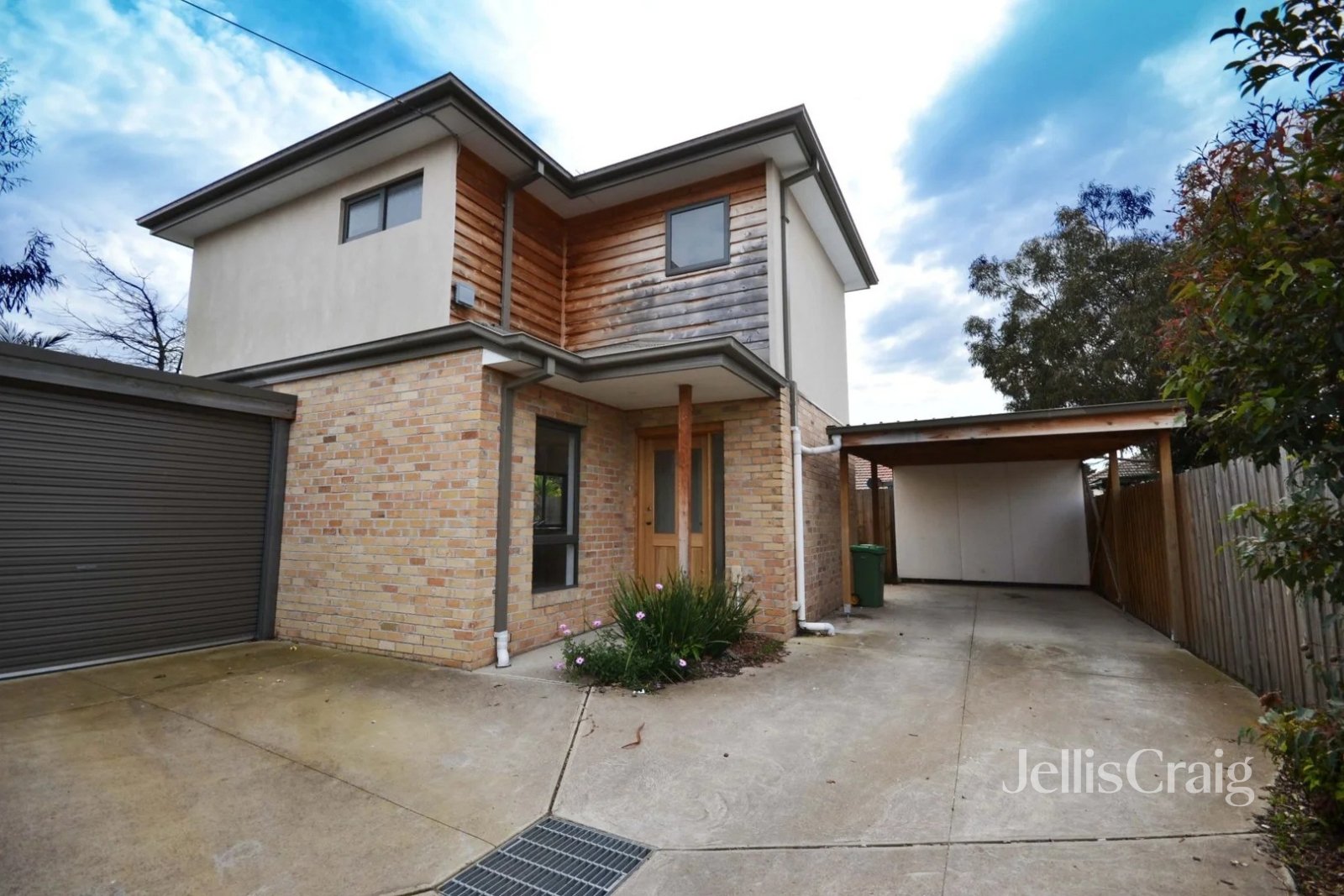 10A Burns Grove, Kingsbury image 1