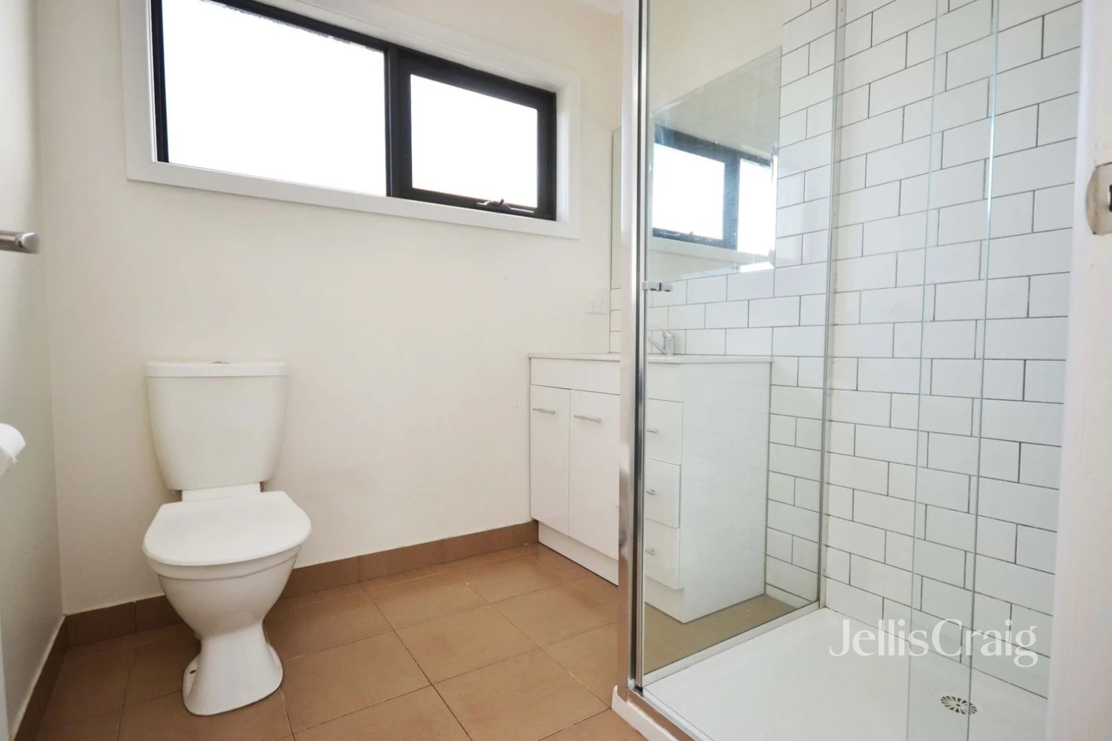 10A Burns Grove, Kingsbury image 7