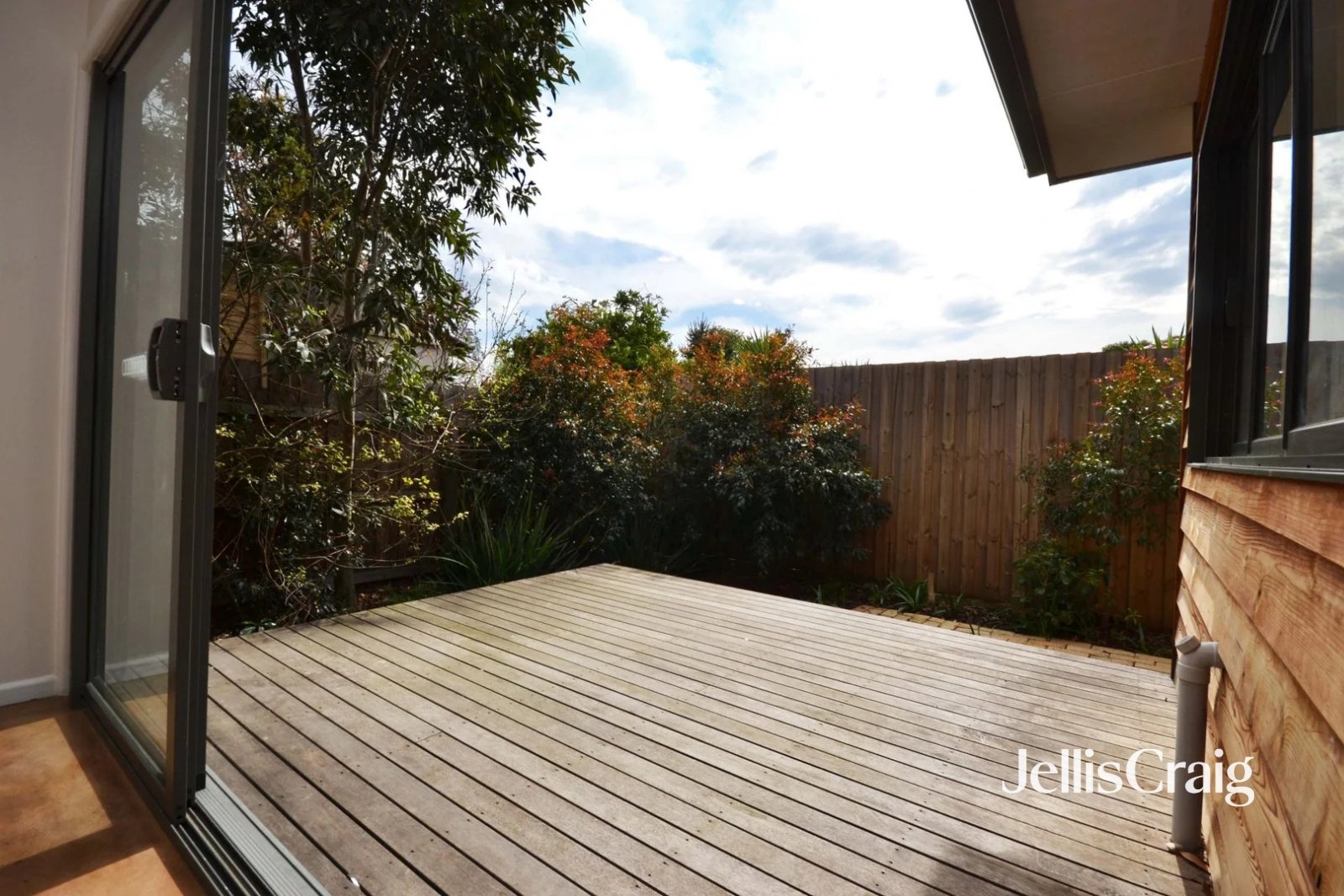10A Burns Grove, Kingsbury image 8