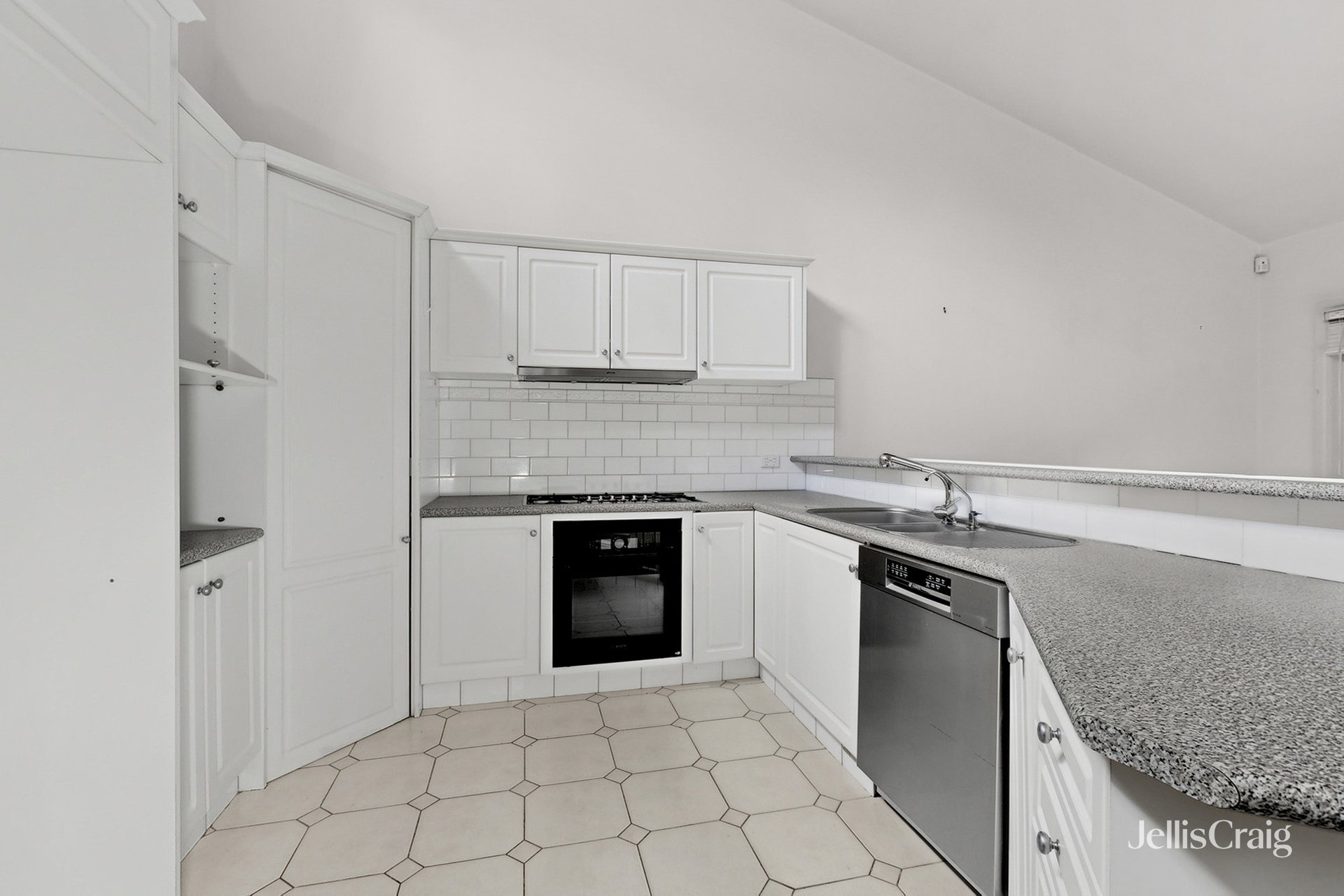 10A Butler Street, Camberwell image 5