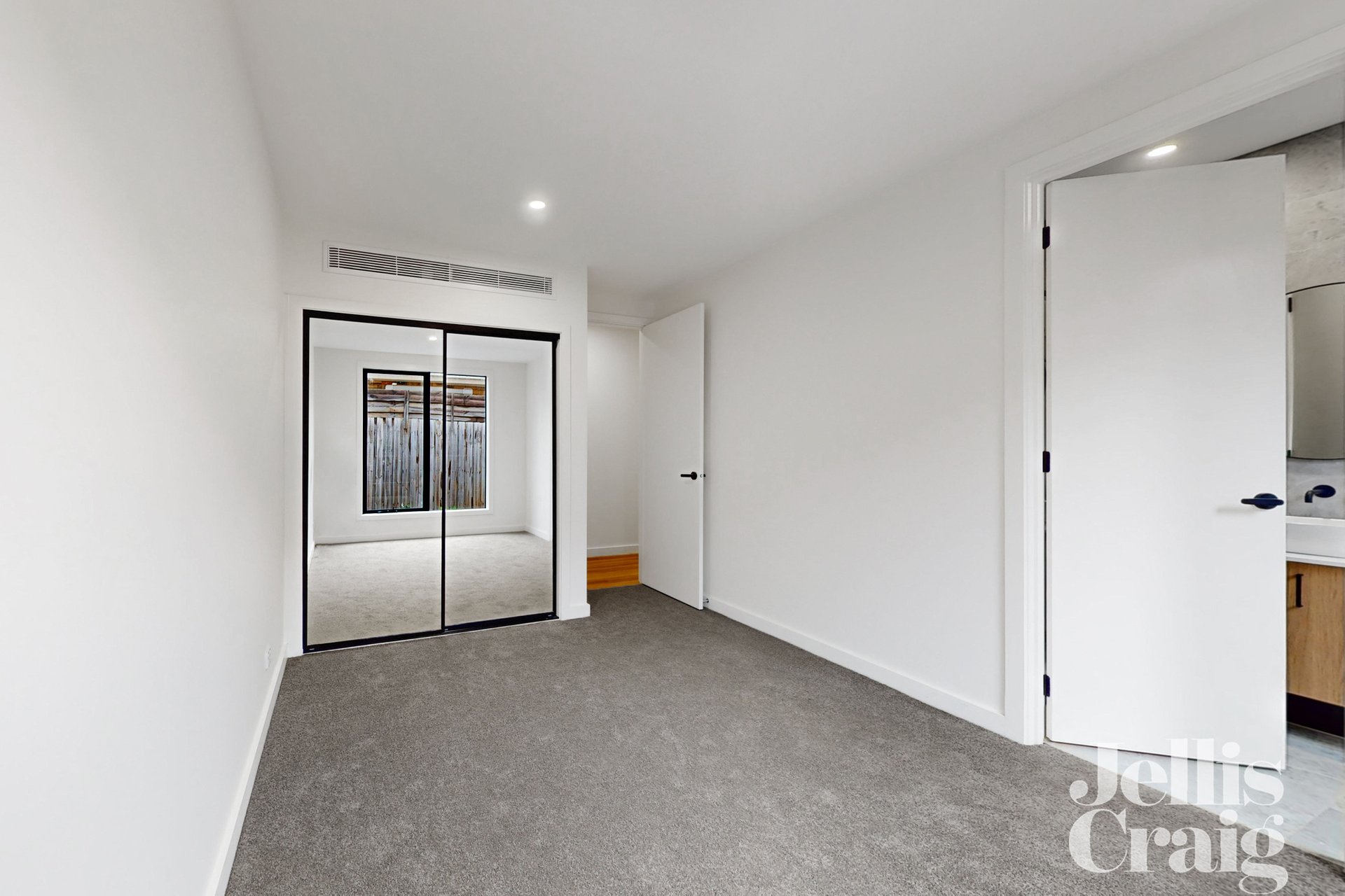 10A Clarence Street, Bentleigh East image 8