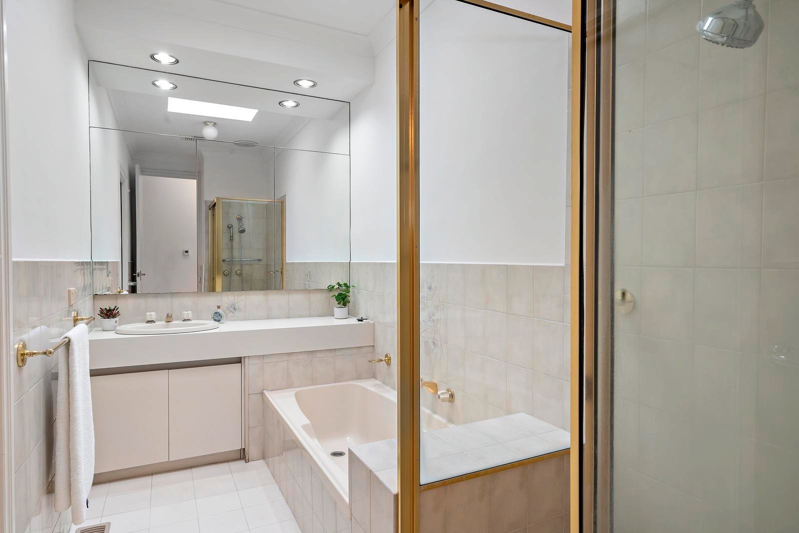 Property Gallery Thumbnail 9