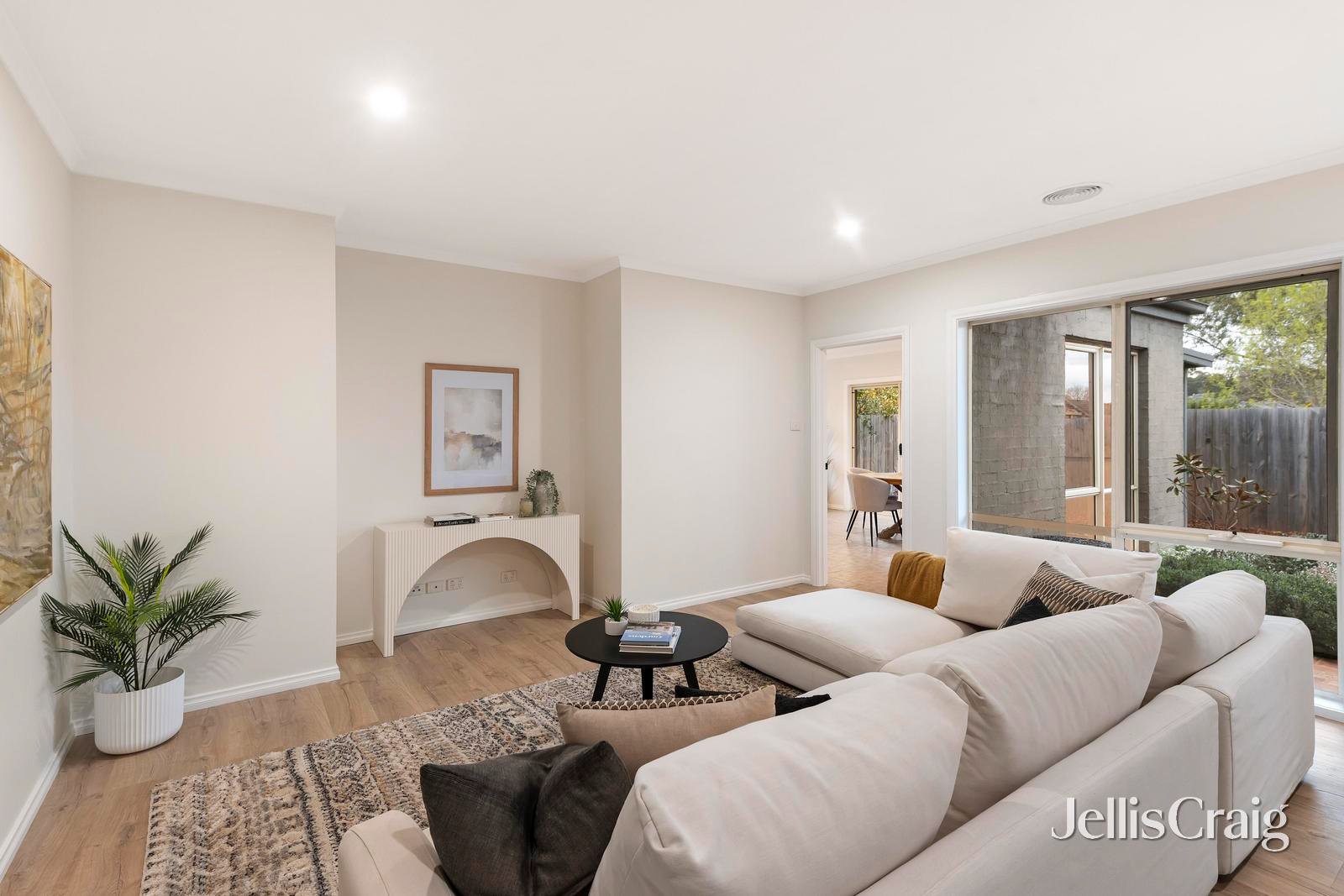 10A Piccadilly Court, Kilsyth image 3