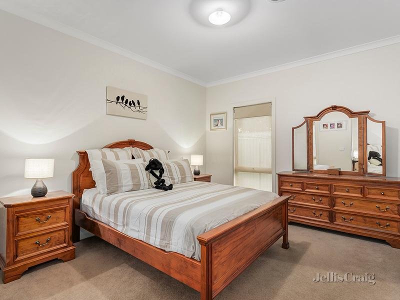 10A Wimbledon Court, Mooroolbark image 6