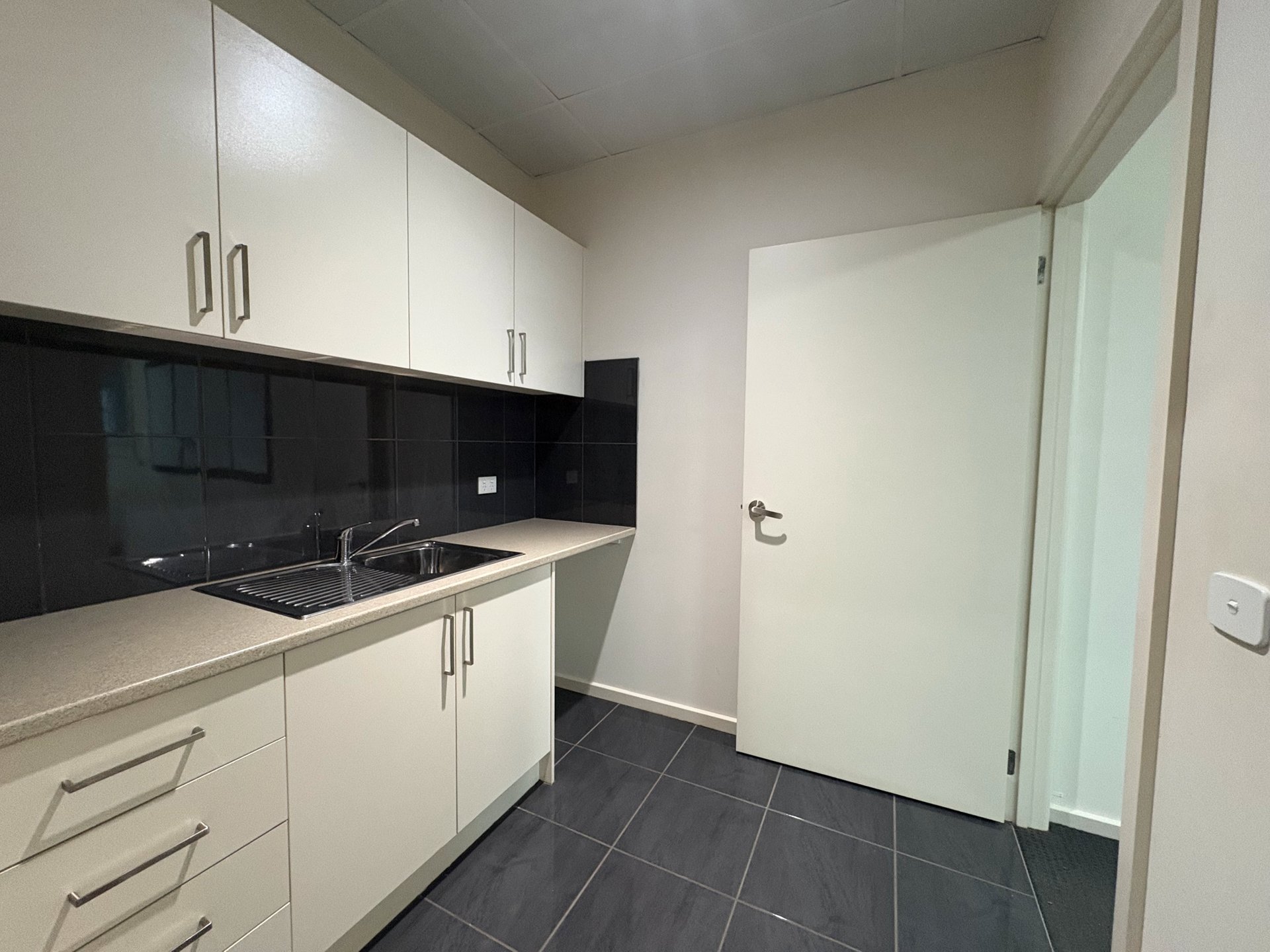 10B Yellowbox Drive, Craigieburn image 7