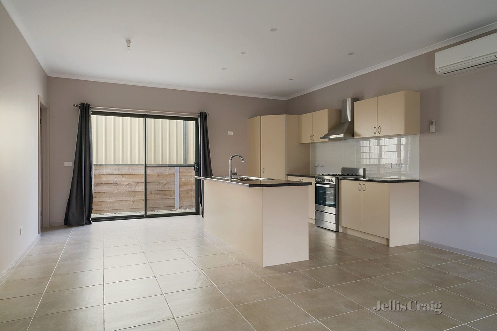 10D Moscript Street, Campbells Creek image 3