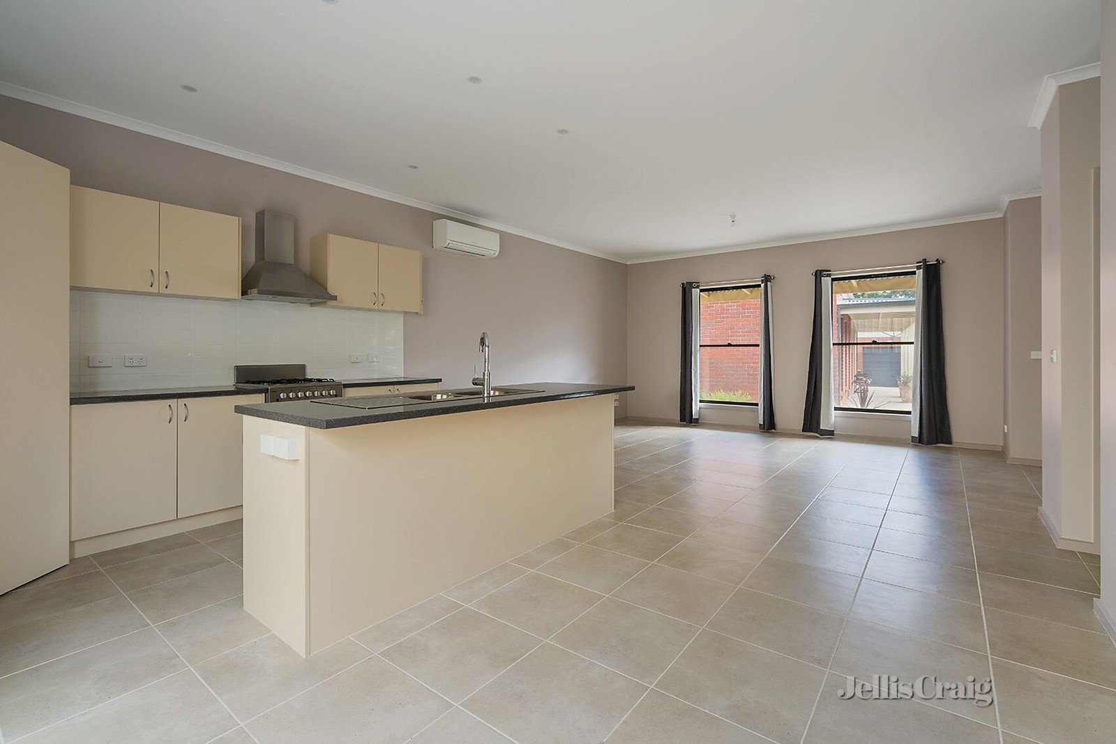 10D Moscript Street, Campbells Creek image 5