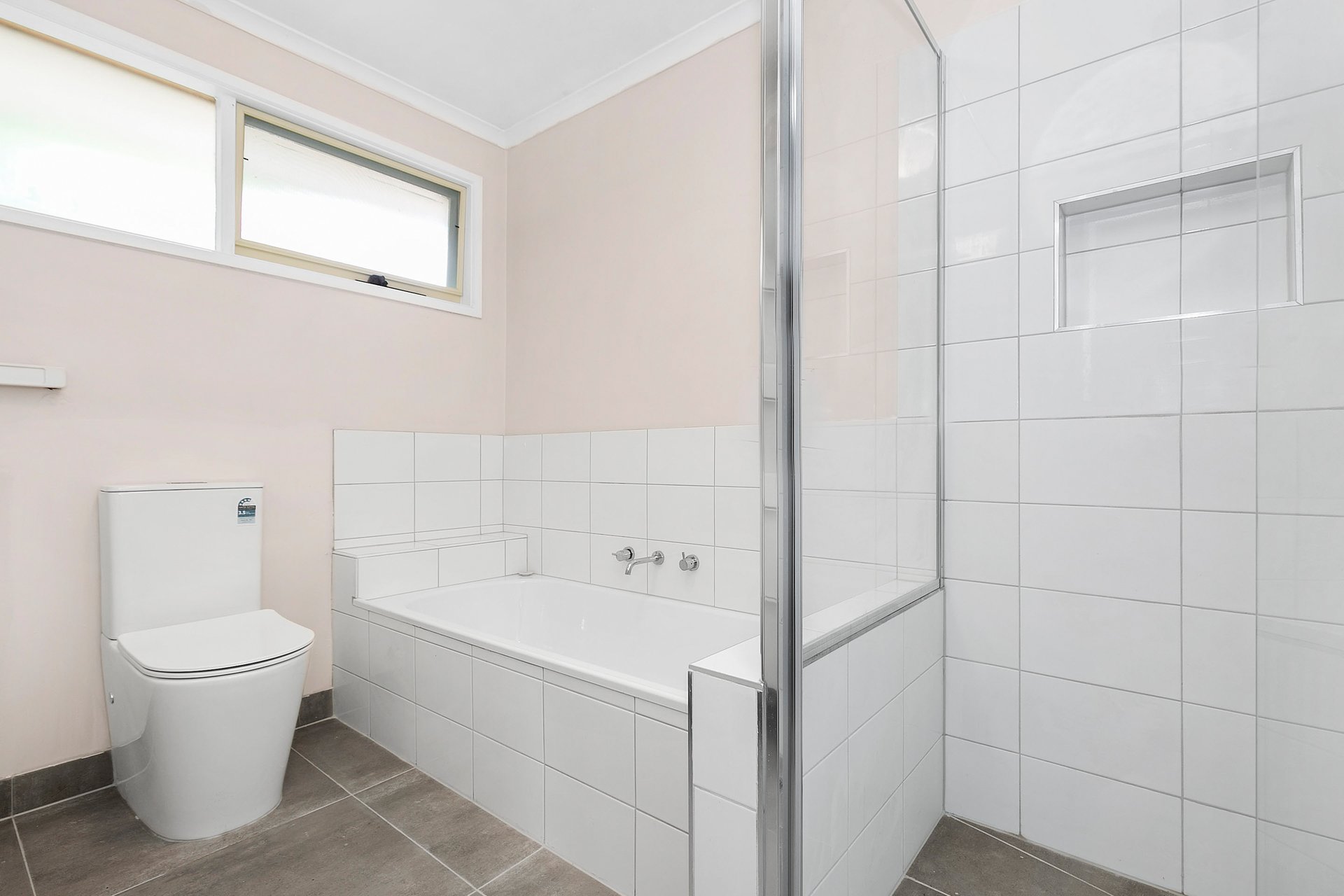 1/1 Aberdeen Road, Blackburn South image 4