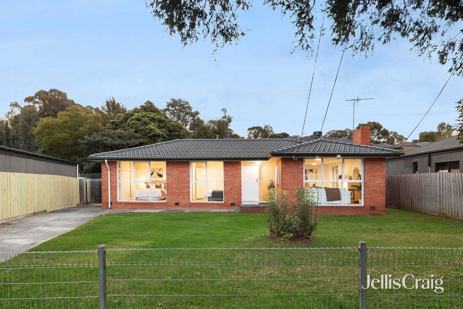 11 Akuna Avenue, Notting&nbsp;Hill image 1