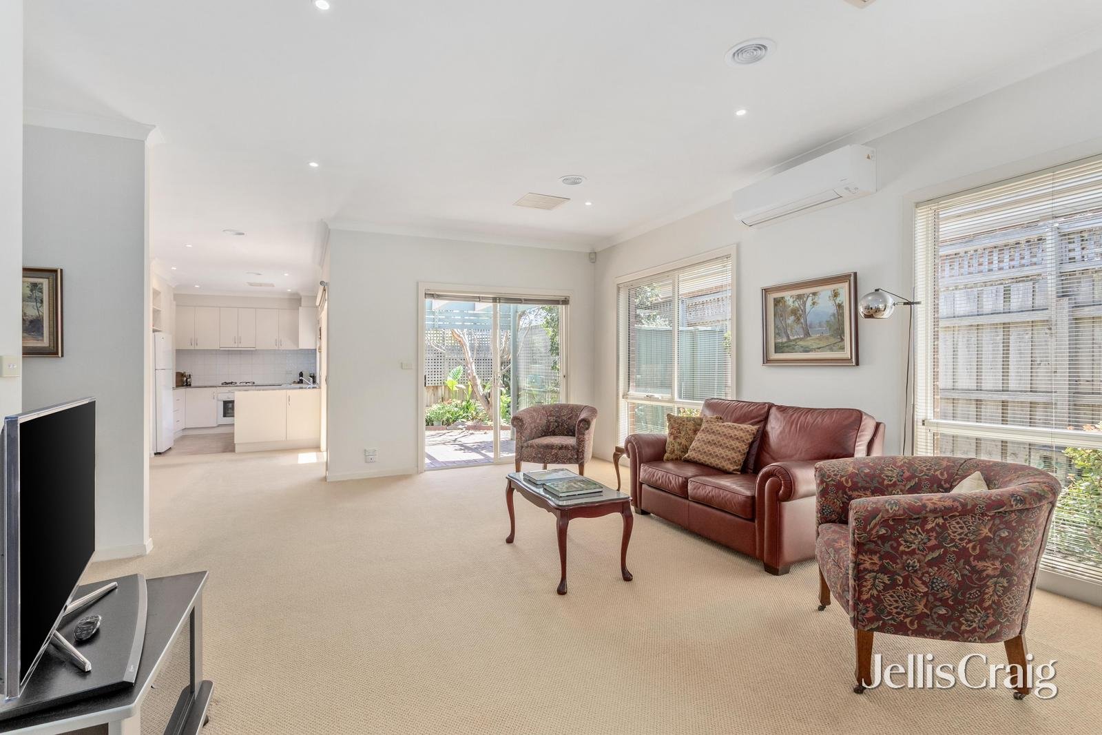 11 Alexander Street, Mount Waverley image 3