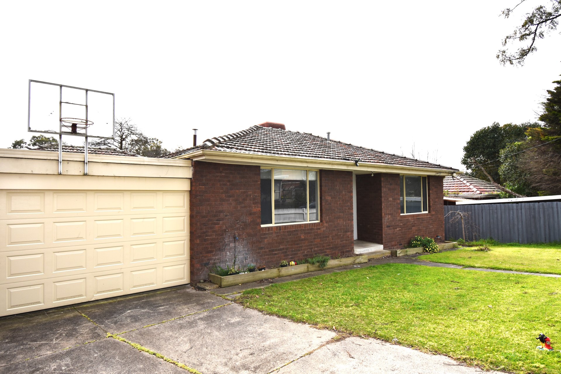 11 Allambie Place, Burwood East image 2