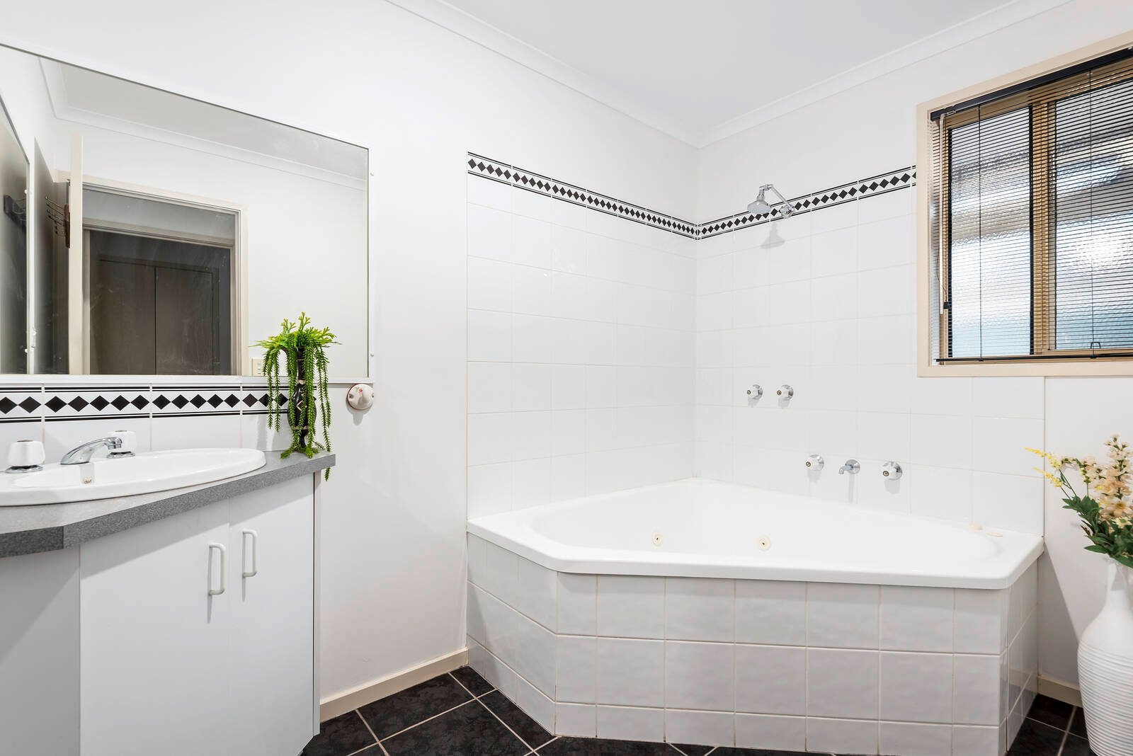 Property Gallery Thumbnail 12