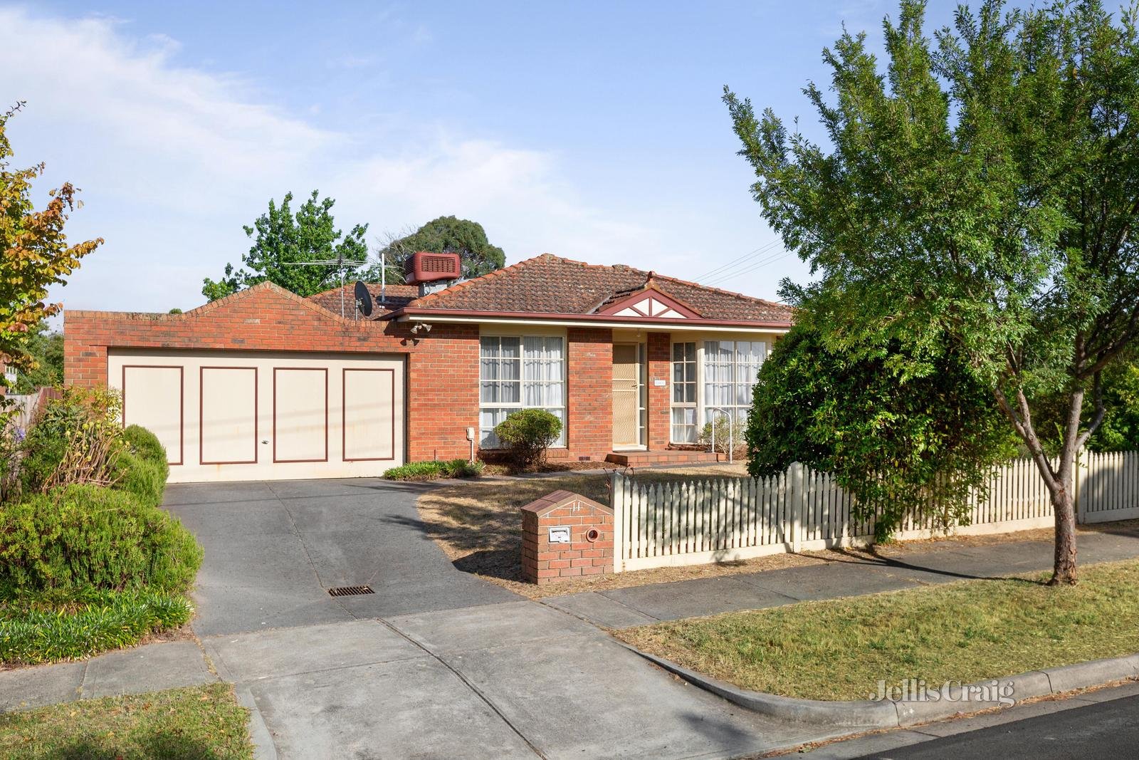 11 Amdura Road, Doncaster East image 1