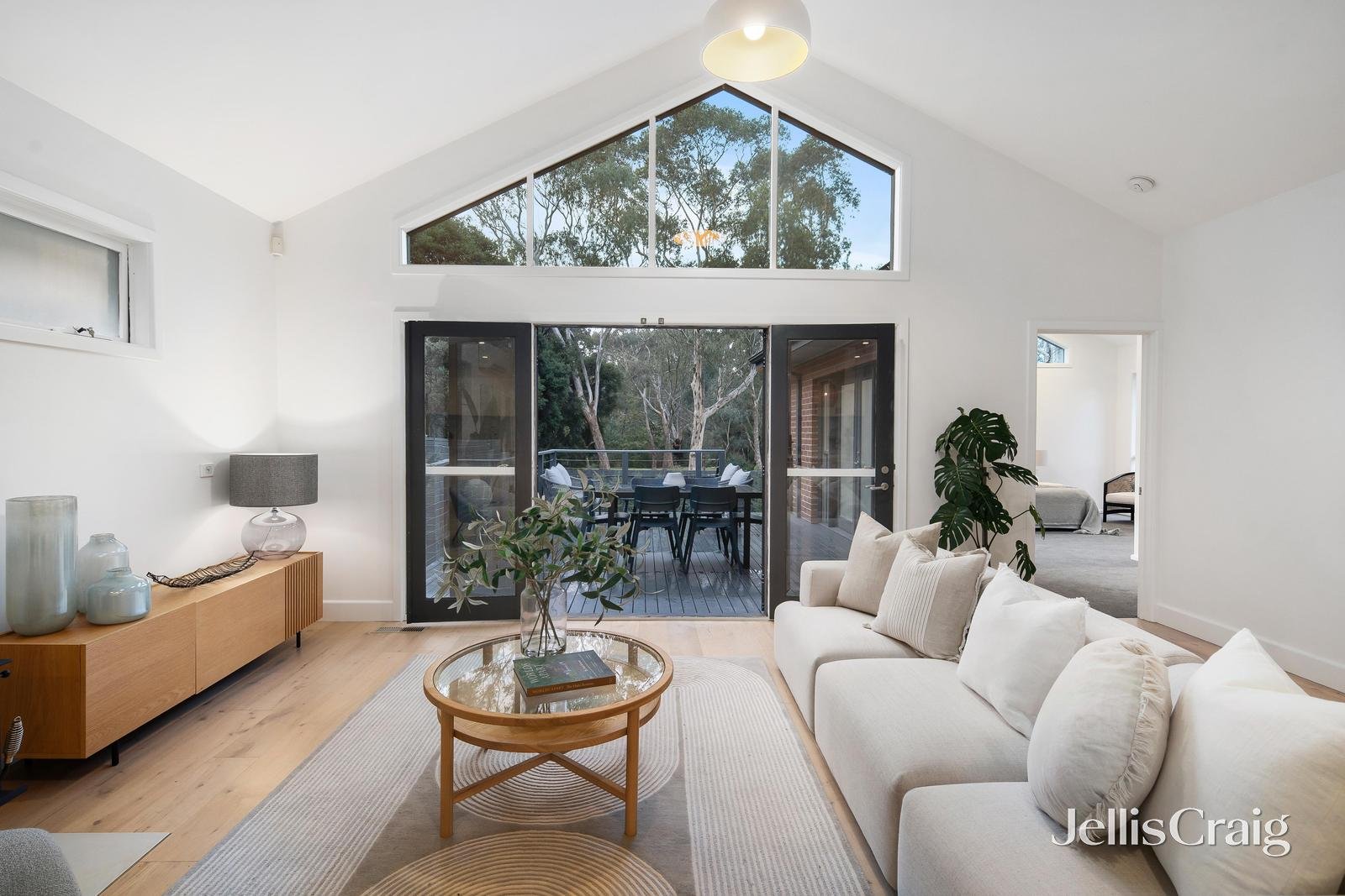 11 Arden Court, Kew East image 2