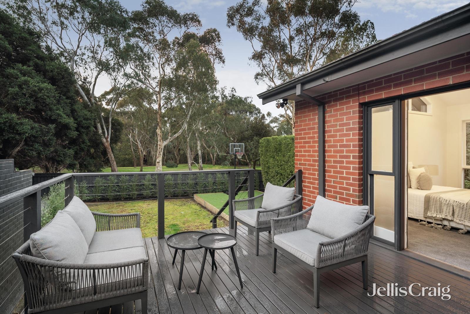 11 Arden Court, Kew East image 8