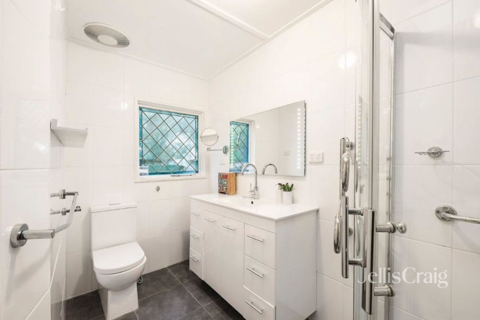 11 Arthur Street, Briar&nbsp;Hill image 5